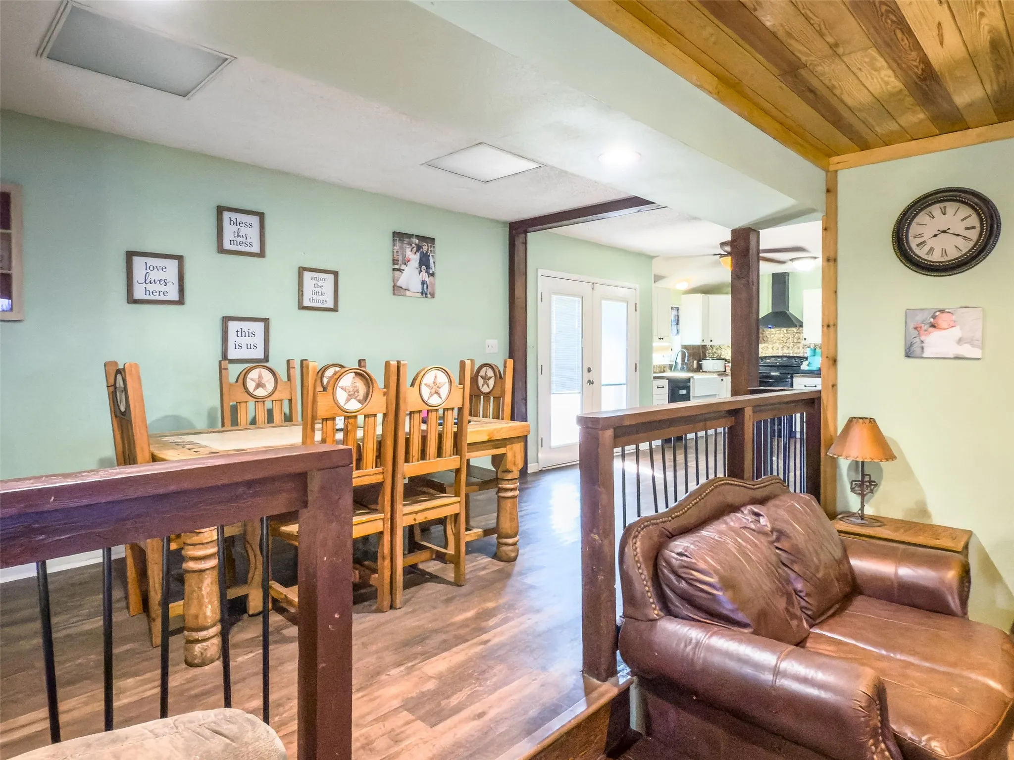 Single Family Residence For Sale in Anderson County , 8090 County Road 4528, Palestine, Texas 75803, 4 Bedroom, 4 Bathroom, 2 Garage spaces, 2,678 Sqft, built in 1977, mls#21125684, Real Estate Agent in Palestine, Homes For Sale in Anderson county, Homes For Sale in Palestine, Realtor in Palestine Texas, Real Estate Brokerage Independent Realty Texas, Luminita Cordes Realtor