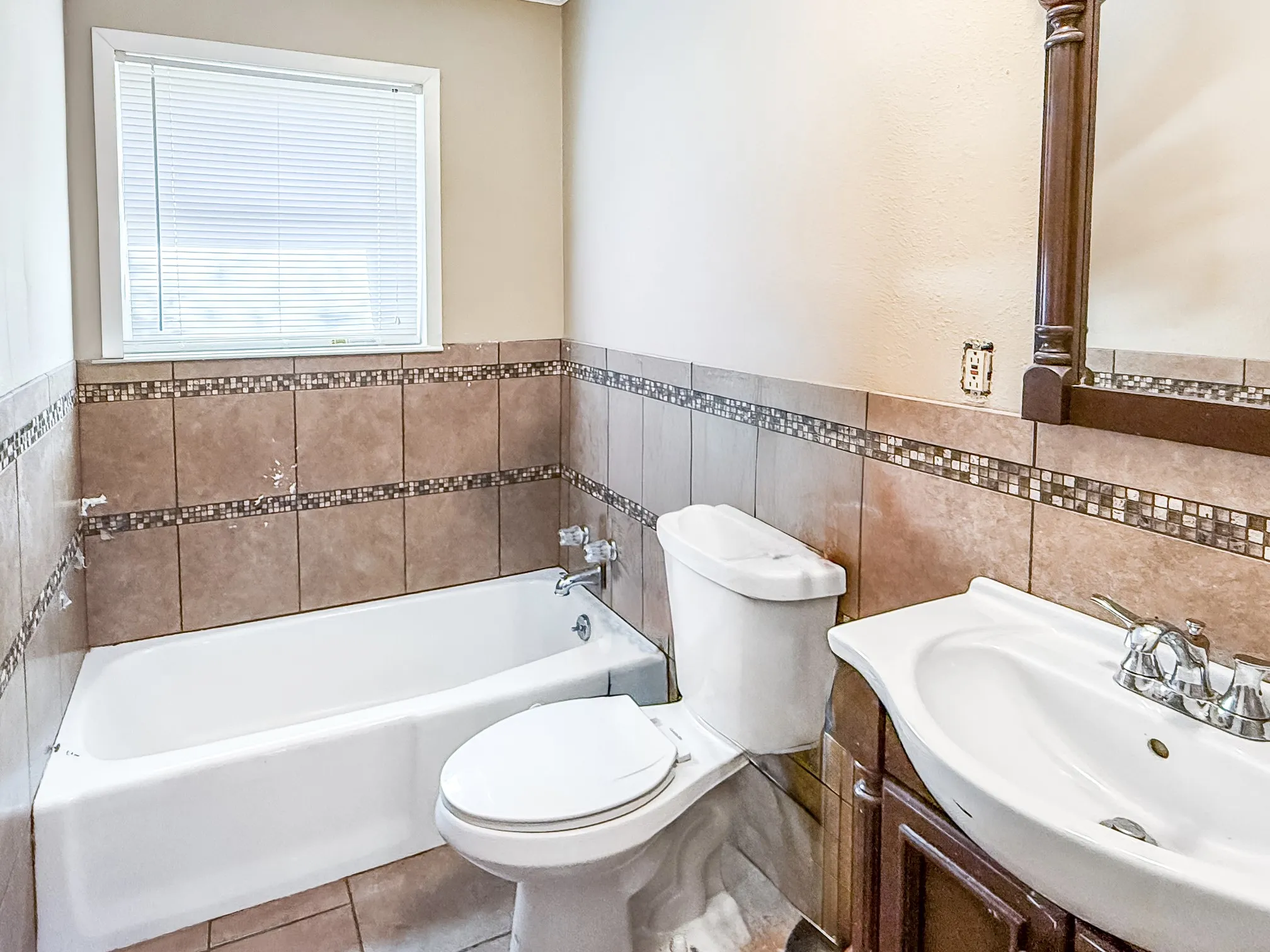 Single Family Residence For Sale in Anderson County , 8090 County Road 4528, Palestine, Texas 75803, 4 Bedroom, 4 Bathroom, 2 Garage spaces, 2,678 Sqft, built in 1977, mls#21125684, Real Estate Agent in Palestine, Homes For Sale in Anderson county, Homes For Sale in Palestine, Realtor in Palestine Texas, Real Estate Brokerage Independent Realty Texas, Luminita Cordes Realtor