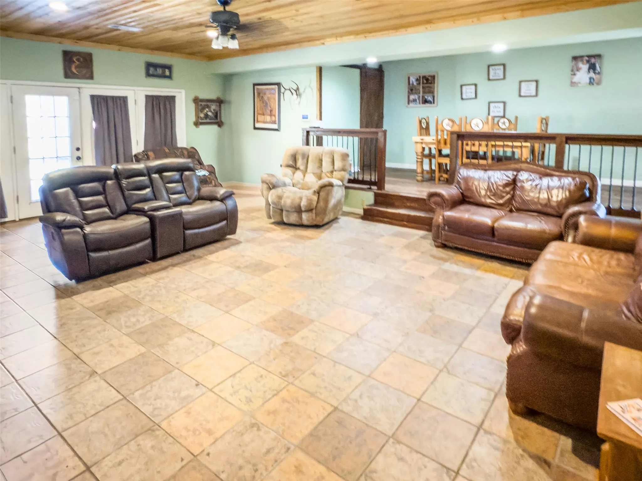 Single Family Residence For Sale in Anderson County , 8090 County Road 4528, Palestine, Texas 75803, 4 Bedroom, 4 Bathroom, 2 Garage spaces, 2,678 Sqft, built in 1977, mls#21125684, Real Estate Agent in Palestine, Homes For Sale in Anderson county, Homes For Sale in Palestine, Realtor in Palestine Texas, Real Estate Brokerage Independent Realty Texas, Luminita Cordes Realtor
