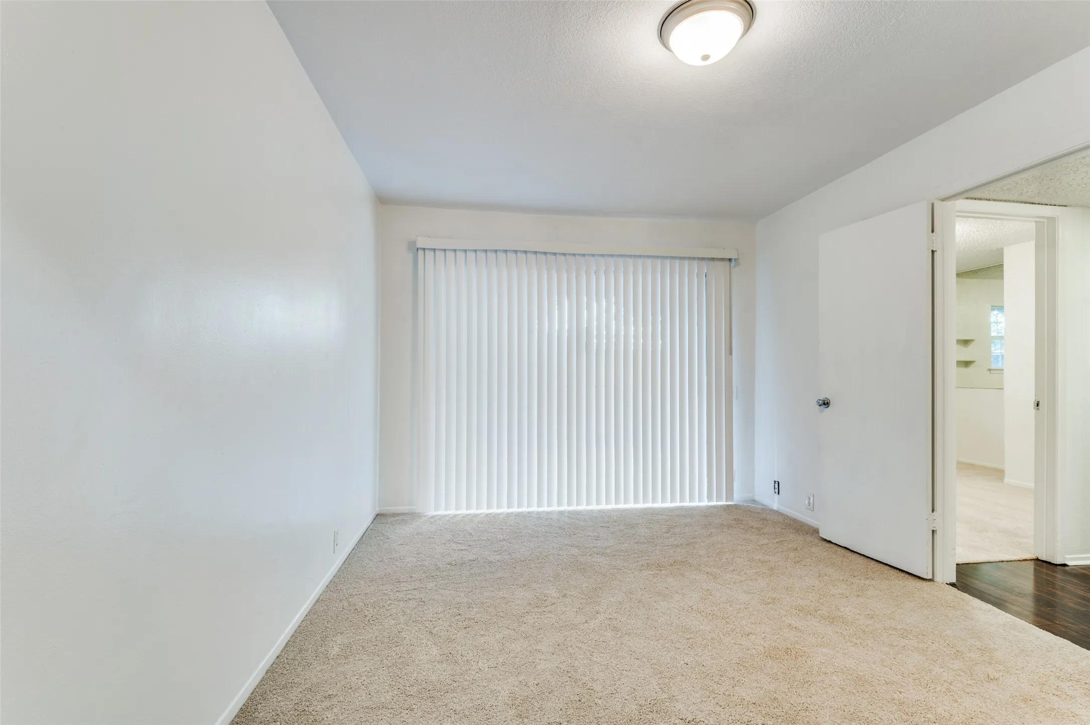 Townhouse For Sale in Dallas County , 4304 Westminster Drive, Irving, Texas 75038, 2 Bedroom, 1 Bathroom, Garage spaces, 901 Sqft, built in 1973, mls#21124536, Real Estate Agent in Irving, Homes For Sale in Dallas county, Homes For Sale in Irving, Realtor in Irving Texas, Real Estate Brokerage Independent Realty Texas, Luminita Cordes Realtor
