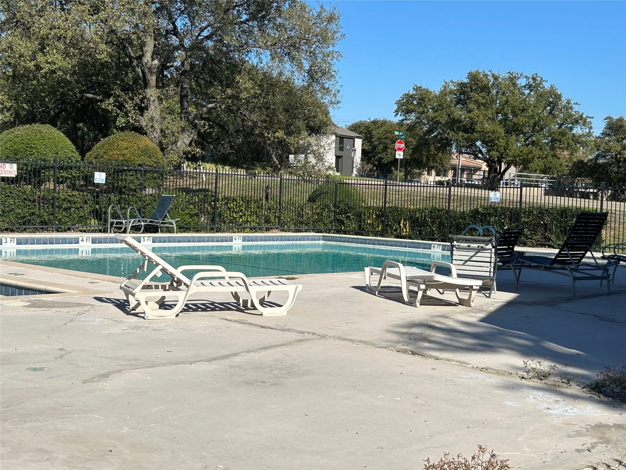 Townhouse For Sale in Dallas County , 4304 Westminster Drive, Irving, Texas 75038, 2 Bedroom, 1 Bathroom, Garage spaces, 901 Sqft, built in 1973, mls#21124536, Real Estate Agent in Irving, Homes For Sale in Dallas county, Homes For Sale in Irving, Realtor in Irving Texas, Real Estate Brokerage Independent Realty Texas, Luminita Cordes Realtor