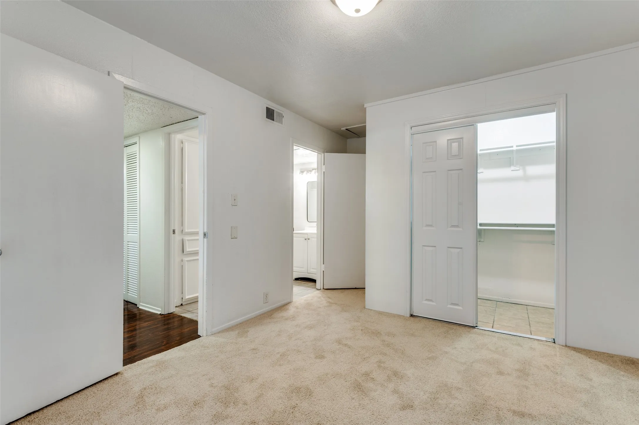 Townhouse For Sale in Dallas County , 4304 Westminster Drive, Irving, Texas 75038, 2 Bedroom, 1 Bathroom, Garage spaces, 901 Sqft, built in 1973, mls#21124536, Real Estate Agent in Irving, Homes For Sale in Dallas county, Homes For Sale in Irving, Realtor in Irving Texas, Real Estate Brokerage Independent Realty Texas, Luminita Cordes Realtor