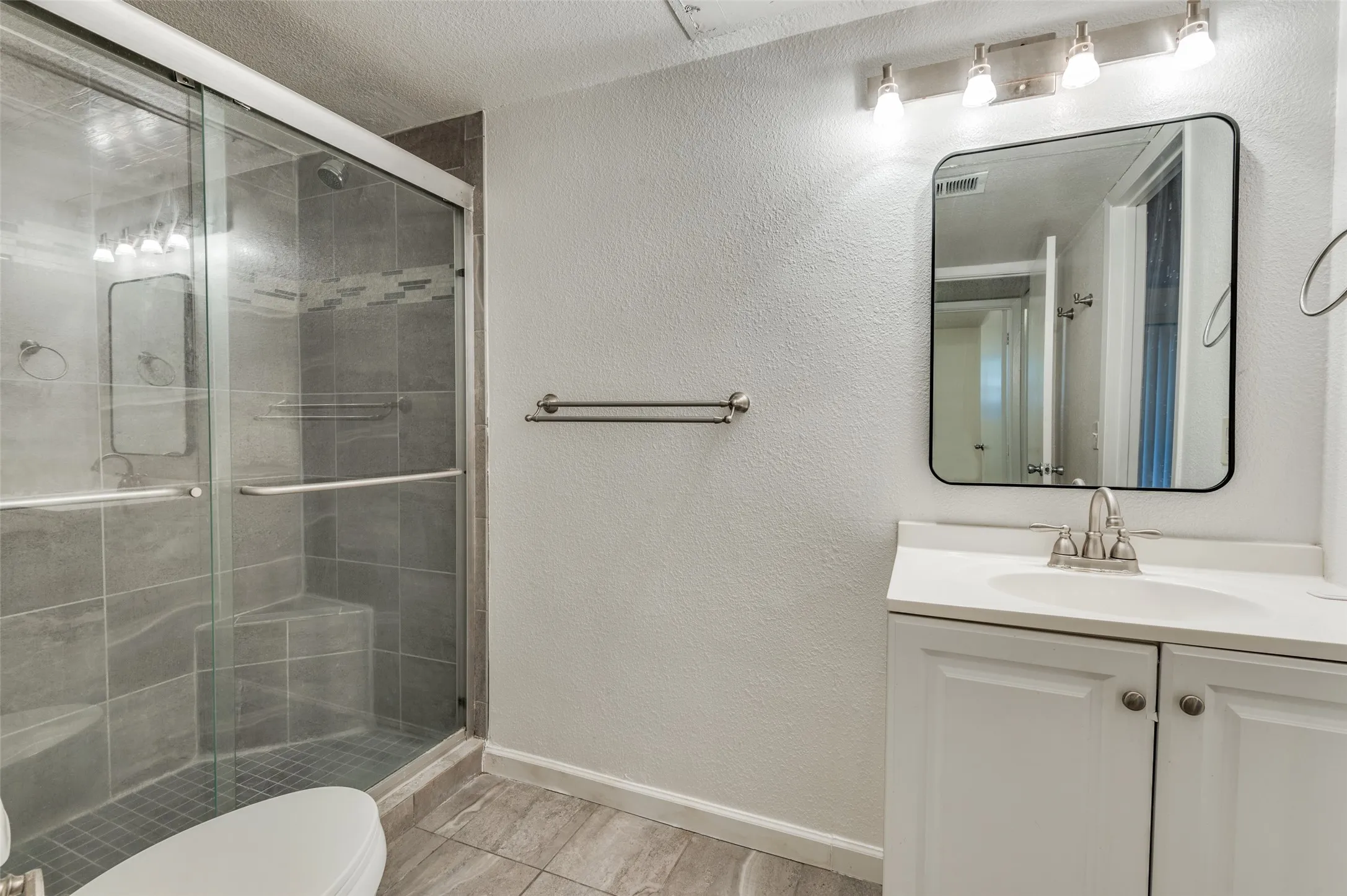 Townhouse For Sale in Dallas County , 4304 Westminster Drive, Irving, Texas 75038, 2 Bedroom, 1 Bathroom, Garage spaces, 901 Sqft, built in 1973, mls#21124536, Real Estate Agent in Irving, Homes For Sale in Dallas county, Homes For Sale in Irving, Realtor in Irving Texas, Real Estate Brokerage Independent Realty Texas, Luminita Cordes Realtor