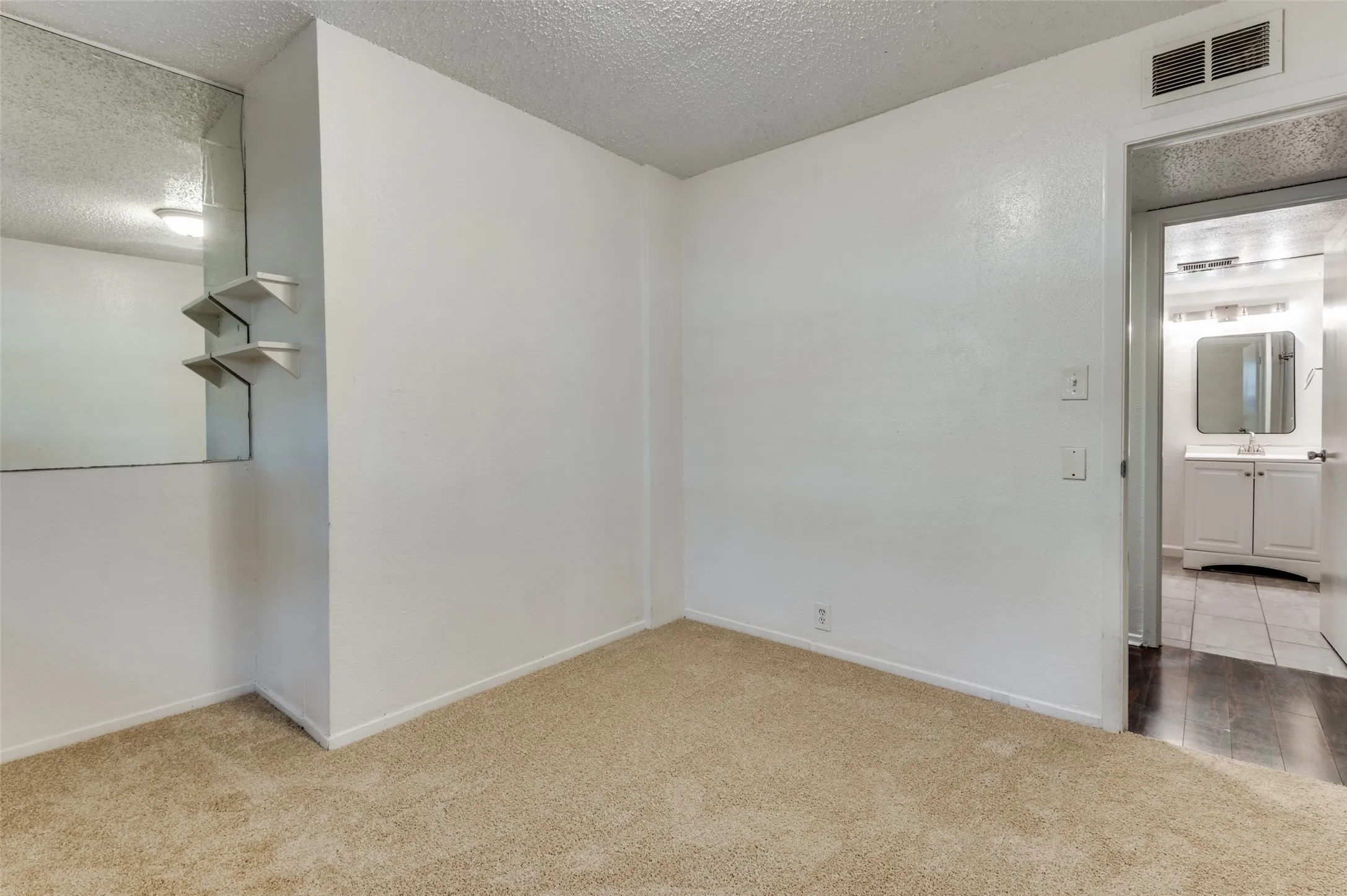 Townhouse For Sale in Dallas County , 4304 Westminster Drive, Irving, Texas 75038, 2 Bedroom, 1 Bathroom, Garage spaces, 901 Sqft, built in 1973, mls#21124536, Real Estate Agent in Irving, Homes For Sale in Dallas county, Homes For Sale in Irving, Realtor in Irving Texas, Real Estate Brokerage Independent Realty Texas, Luminita Cordes Realtor