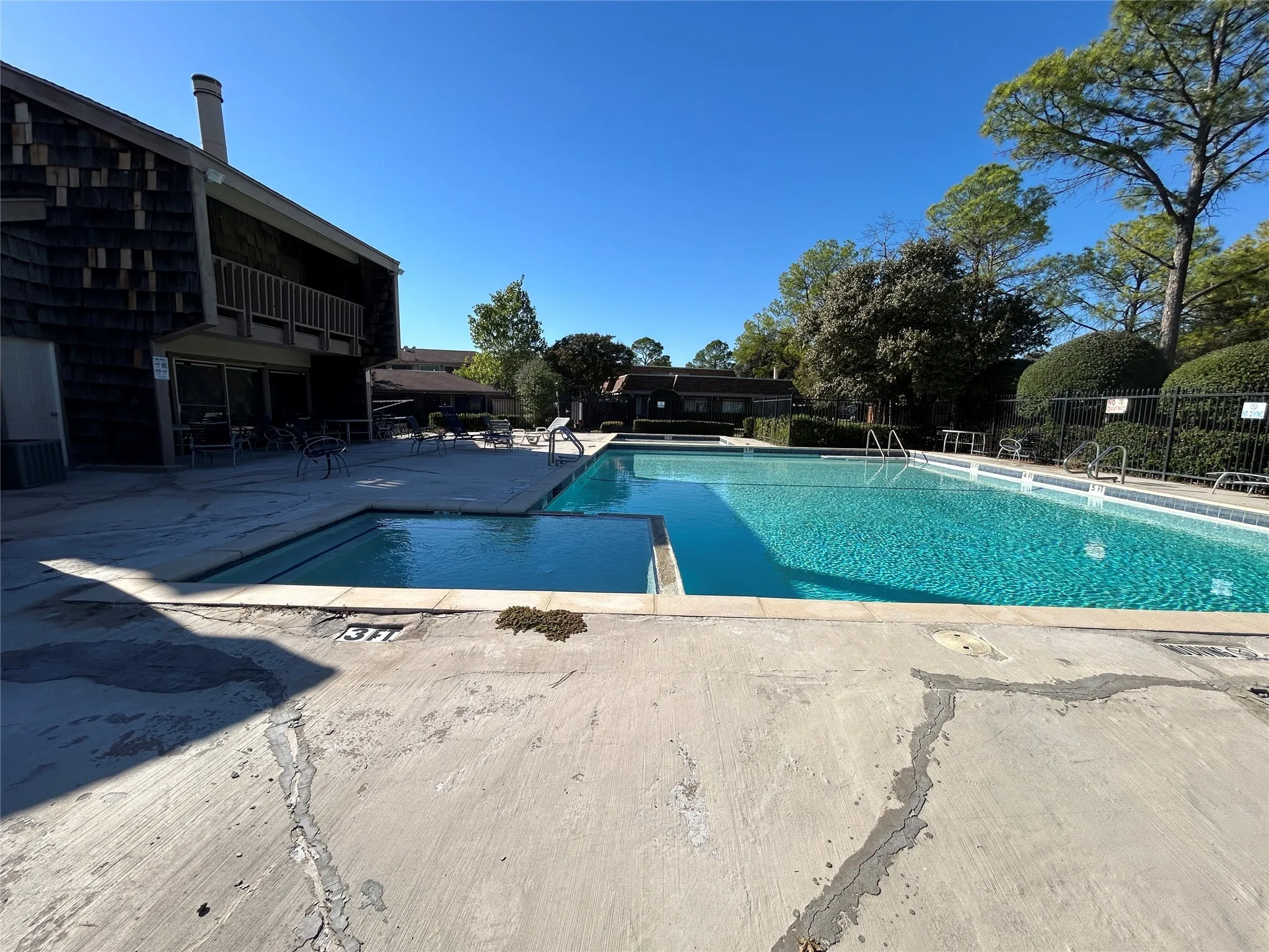 Townhouse For Sale in Dallas County , 4304 Westminster Drive, Irving, Texas 75038, 2 Bedroom, 1 Bathroom, Garage spaces, 901 Sqft, built in 1973, mls#21124536, Real Estate Agent in Irving, Homes For Sale in Dallas county, Homes For Sale in Irving, Realtor in Irving Texas, Real Estate Brokerage Independent Realty Texas, Luminita Cordes Realtor