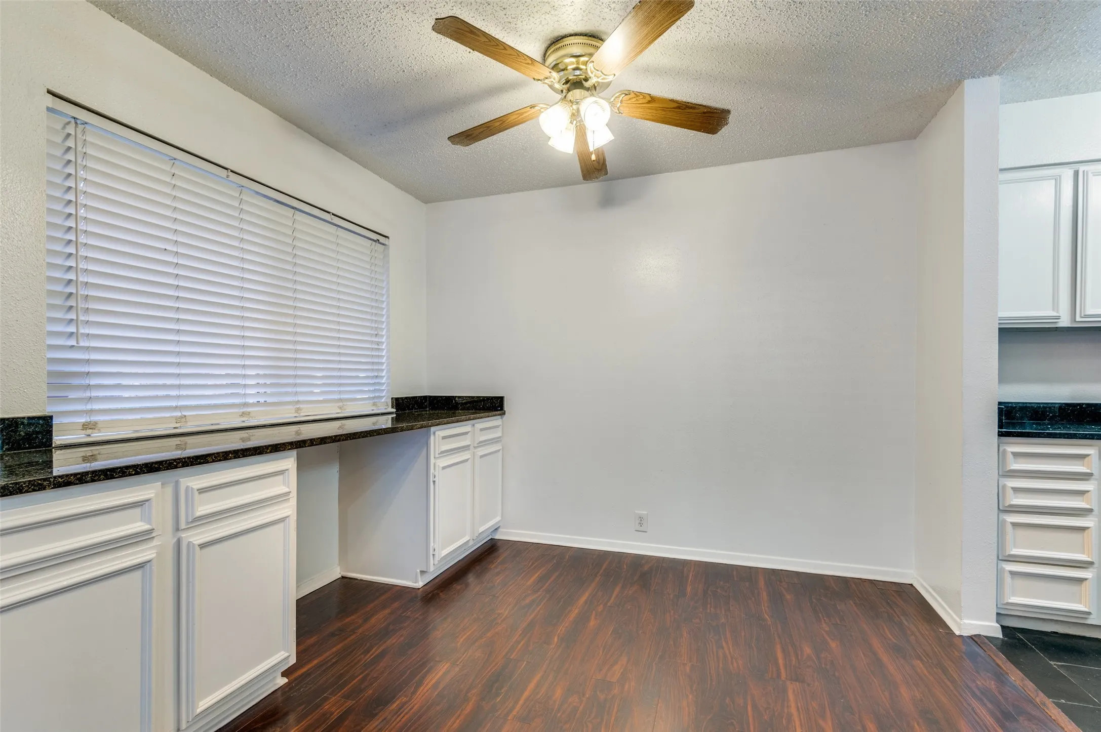 Townhouse For Sale in Dallas County , 4304 Westminster Drive, Irving, Texas 75038, 2 Bedroom, 1 Bathroom, Garage spaces, 901 Sqft, built in 1973, mls#21124536, Real Estate Agent in Irving, Homes For Sale in Dallas county, Homes For Sale in Irving, Realtor in Irving Texas, Real Estate Brokerage Independent Realty Texas, Luminita Cordes Realtor