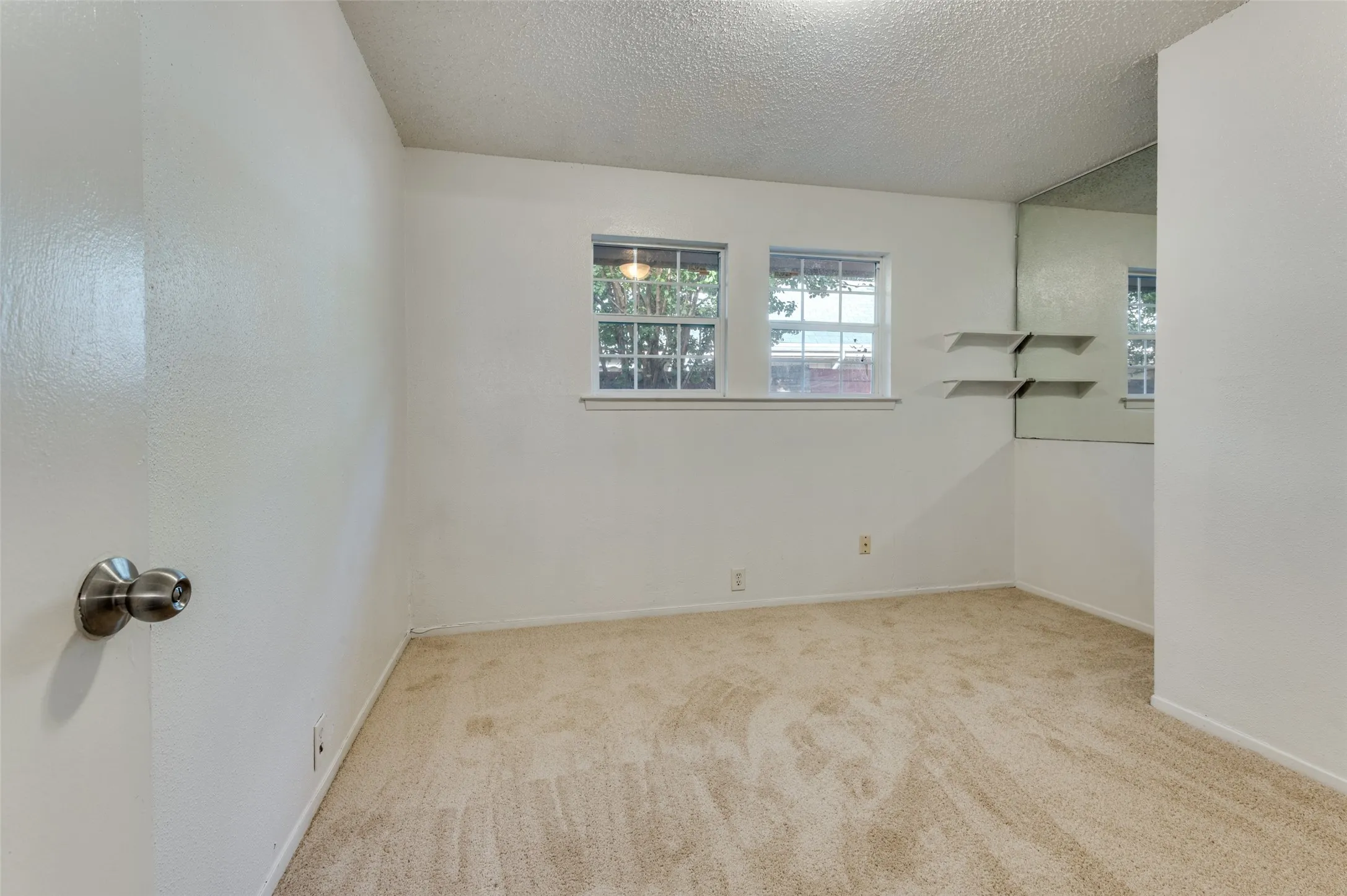 Townhouse For Sale in Dallas County , 4304 Westminster Drive, Irving, Texas 75038, 2 Bedroom, 1 Bathroom, Garage spaces, 901 Sqft, built in 1973, mls#21124536, Real Estate Agent in Irving, Homes For Sale in Dallas county, Homes For Sale in Irving, Realtor in Irving Texas, Real Estate Brokerage Independent Realty Texas, Luminita Cordes Realtor