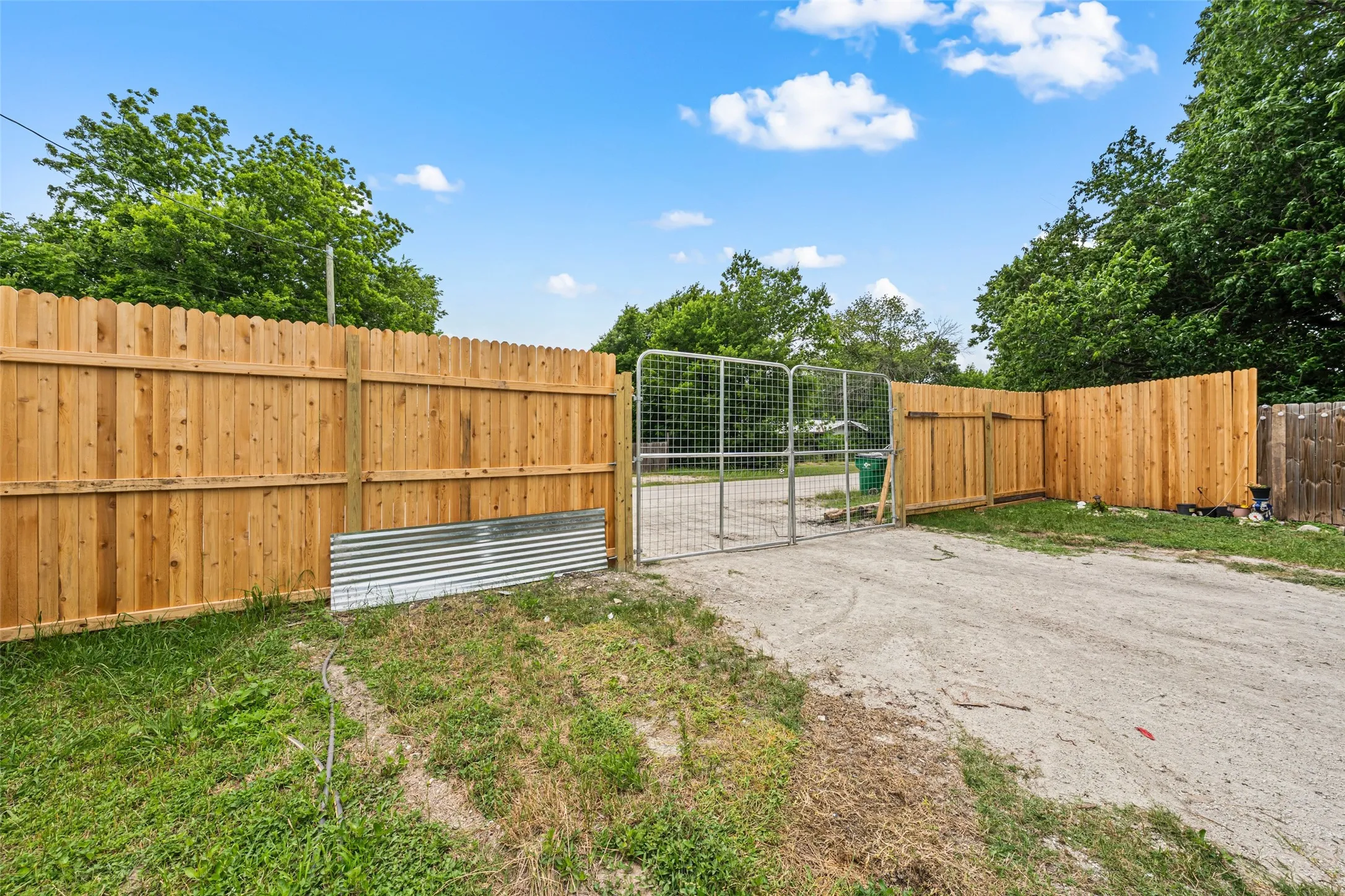 Mobile Home For Sale in Mc Lennan County , 312 N Douglas Street, Mart, Texas 76664, 2 Bedroom, 2 Bathroom, Garage spaces, 840 Sqft, built in 2021, Preowned, mls#21125678, Real Estate Agent in Mart, Homes For Sale in Mc Lennan county, Homes For Sale in Mart, Realtor in Mart Texas, Real Estate Brokerage Independent Realty Texas, Luminita Cordes Realtor