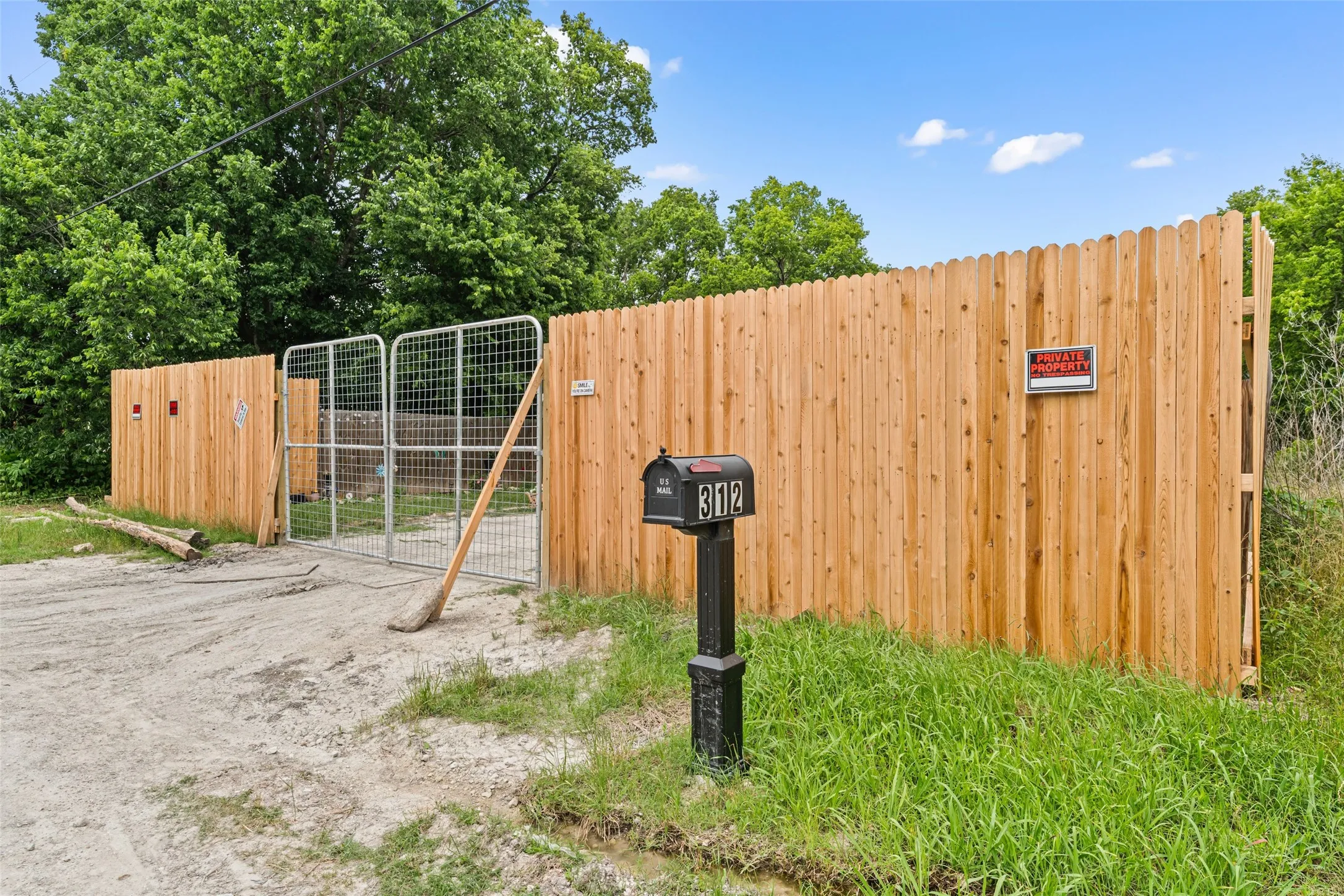 Mobile Home For Sale in Mc Lennan County , 312 N Douglas Street, Mart, Texas 76664, 2 Bedroom, 2 Bathroom, Garage spaces, 840 Sqft, built in 2021, Preowned, mls#21125678, Real Estate Agent in Mart, Homes For Sale in Mc Lennan county, Homes For Sale in Mart, Realtor in Mart Texas, Real Estate Brokerage Independent Realty Texas, Luminita Cordes Realtor