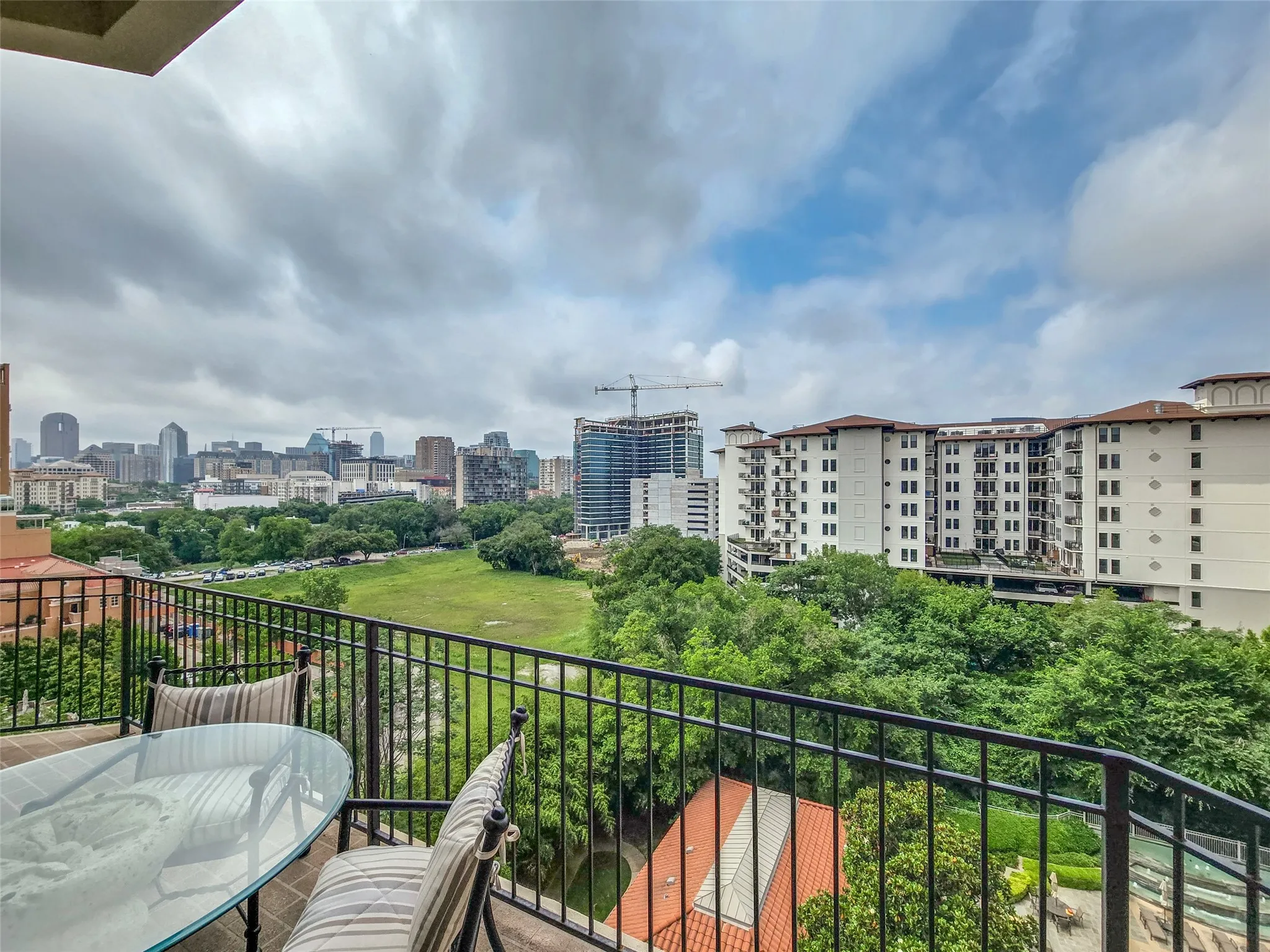 Condominium For Rent in Dallas County , 3535 Gillespie Street 604, Dallas, Texas 75219, 3 Bedroom, 4 Bathroom, 2 Garage spaces, 2,899 Sqft, built in 2000, Preowned, mls#21125051, Real Estate Agent in Dallas, Homes For Rent in Dallas county, Homes For Rent in Dallas, Realtor in Dallas Texas, Real Estate Brokerage Independent Realty Texas, Luminita Cordes Realtor