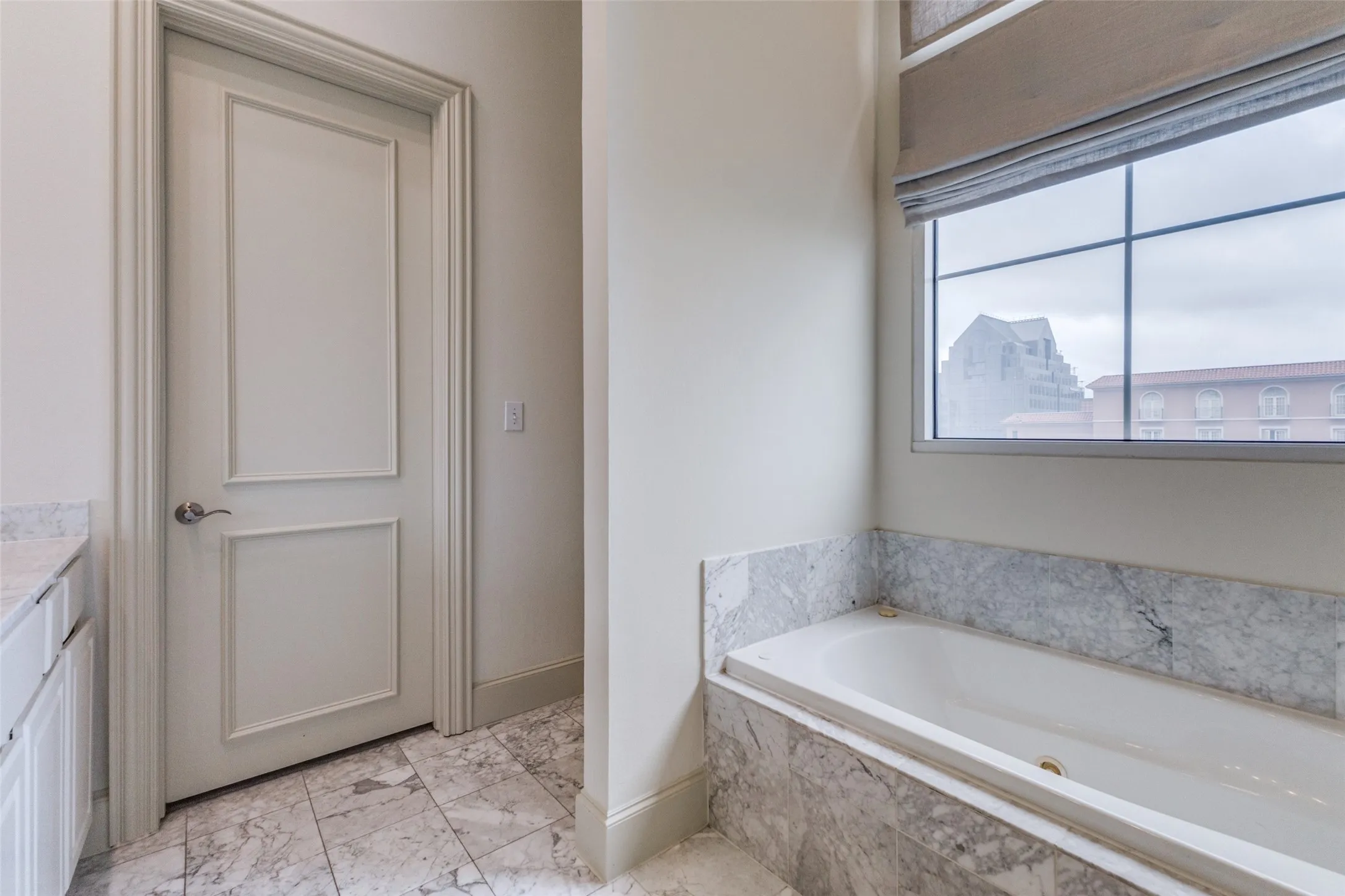 Condominium For Rent in Dallas County , 3535 Gillespie Street 604, Dallas, Texas 75219, 3 Bedroom, 4 Bathroom, 2 Garage spaces, 2,899 Sqft, built in 2000, Preowned, mls#21125051, Real Estate Agent in Dallas, Homes For Rent in Dallas county, Homes For Rent in Dallas, Realtor in Dallas Texas, Real Estate Brokerage Independent Realty Texas, Luminita Cordes Realtor