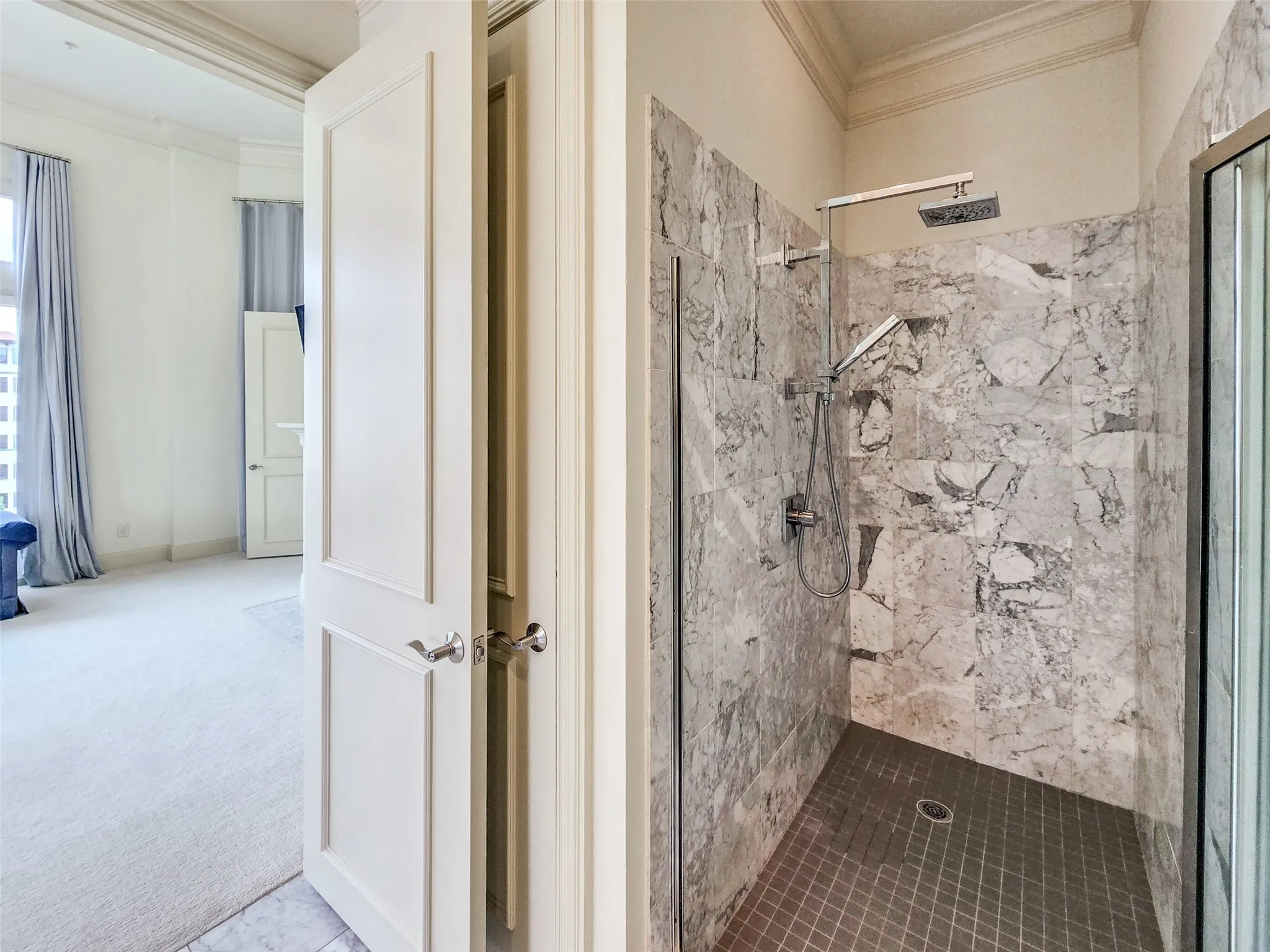 Condominium For Rent in Dallas County , 3535 Gillespie Street 604, Dallas, Texas 75219, 3 Bedroom, 4 Bathroom, 2 Garage spaces, 2,899 Sqft, built in 2000, Preowned, mls#21125051, Real Estate Agent in Dallas, Homes For Rent in Dallas county, Homes For Rent in Dallas, Realtor in Dallas Texas, Real Estate Brokerage Independent Realty Texas, Luminita Cordes Realtor