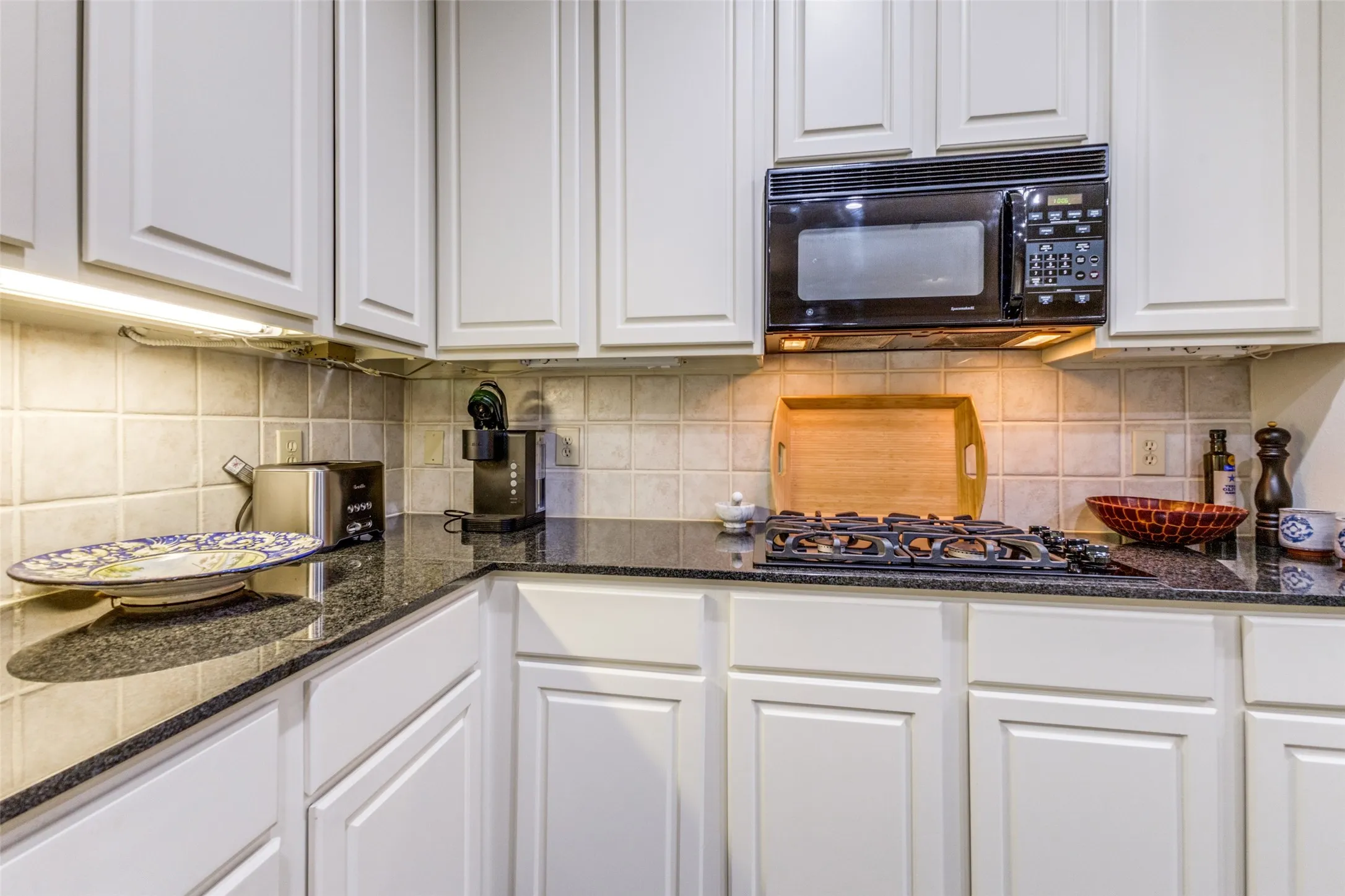 Condominium For Rent in Dallas County , 3535 Gillespie Street 604, Dallas, Texas 75219, 3 Bedroom, 4 Bathroom, 2 Garage spaces, 2,899 Sqft, built in 2000, Preowned, mls#21125051, Real Estate Agent in Dallas, Homes For Rent in Dallas county, Homes For Rent in Dallas, Realtor in Dallas Texas, Real Estate Brokerage Independent Realty Texas, Luminita Cordes Realtor