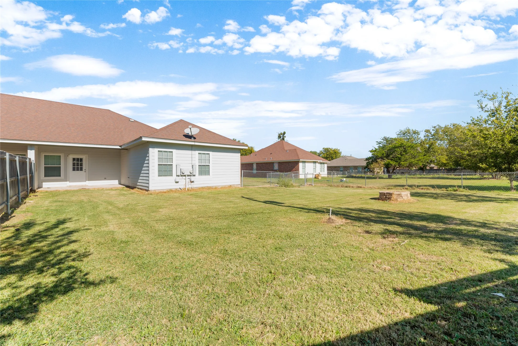 Duplex For Sale in Mc Lennan County , 195 ASHLAND Drive, Woodway, Texas 76712, 0, 0, 2 Garage spaces, 0 Sqft, built in 2014, Preowned, mls#21124778, Real Estate Agent in Woodway, Homes For Sale in Mc Lennan county, Homes For Sale in Woodway, Realtor in Woodway Texas, Real Estate Brokerage Independent Realty Texas, Luminita Cordes Realtor
