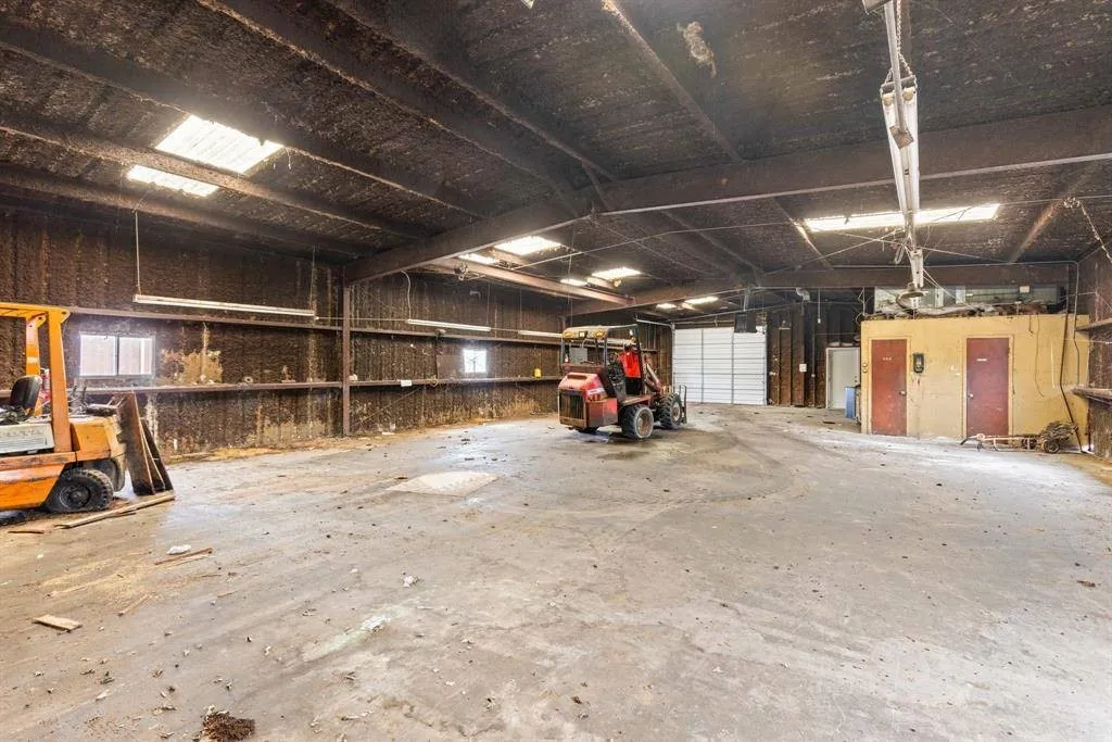 Industrial For Sale in Wood County , 1211 E Coke RD Road, Winnsboro, Texas 75494, 0, 0, Garage spaces, 0 Sqft, built in 1989, Preowned, mls#21126244, Real Estate Agent in Winnsboro, Homes For Sale in Wood county, Homes For Sale in Winnsboro, Realtor in Winnsboro Texas, Real Estate Brokerage Independent Realty Texas, Luminita Cordes Realtor