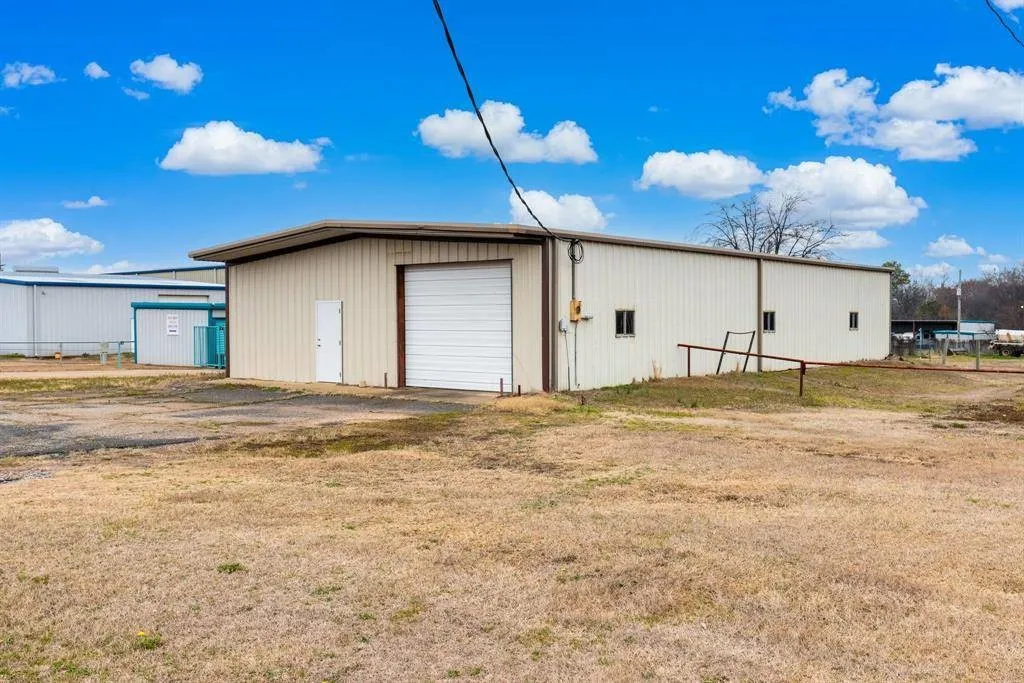 Industrial For Sale in Wood County , 1211 E Coke RD Road, Winnsboro, Texas 75494, 0, 0, Garage spaces, 0 Sqft, built in 1989, Preowned, mls#21126244, Real Estate Agent in Winnsboro, Homes For Sale in Wood county, Homes For Sale in Winnsboro, Realtor in Winnsboro Texas, Real Estate Brokerage Independent Realty Texas, Luminita Cordes Realtor