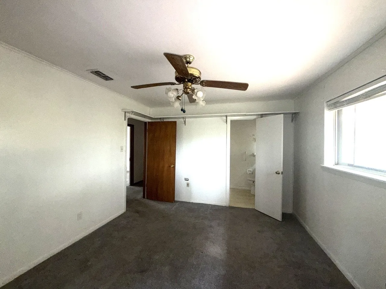 Single Family Residence For Sale in Freestone County , 150 Lazy Way, Fairfield, Texas 75840, 3 Bedroom, 2 Bathroom, Garage spaces, 1,936 Sqft, built in 1972, mls#21123020, Real Estate Agent in Fairfield, Homes For Sale in Freestone county, Homes For Sale in Fairfield, Realtor in Fairfield Texas, Real Estate Brokerage Independent Realty Texas, Luminita Cordes Realtor
