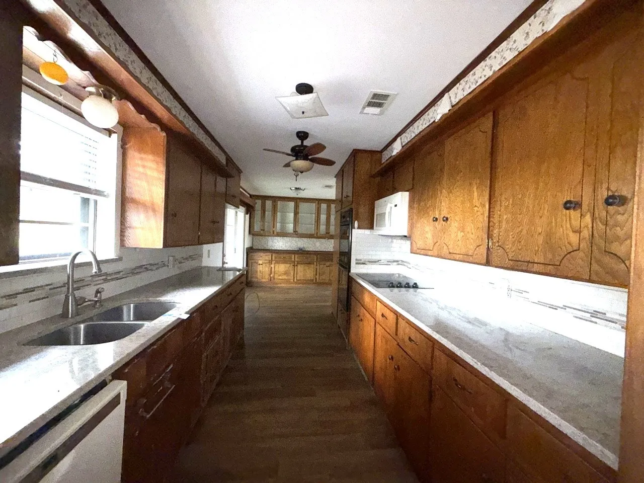 Single Family Residence For Sale in Freestone County , 150 Lazy Way, Fairfield, Texas 75840, 3 Bedroom, 2 Bathroom, Garage spaces, 1,936 Sqft, built in 1972, mls#21123020, Real Estate Agent in Fairfield, Homes For Sale in Freestone county, Homes For Sale in Fairfield, Realtor in Fairfield Texas, Real Estate Brokerage Independent Realty Texas, Luminita Cordes Realtor