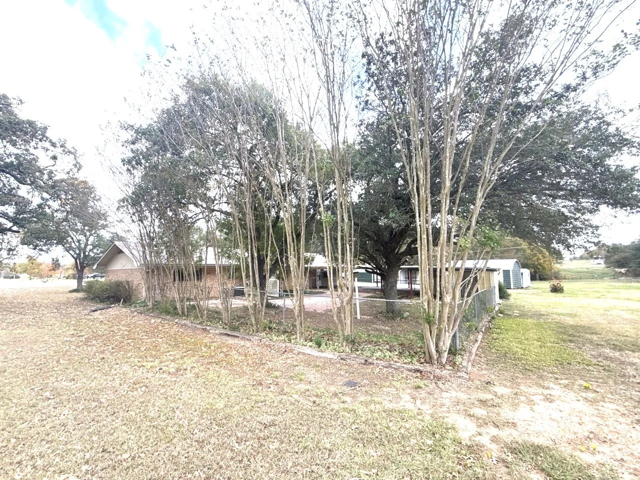 Single Family Residence For Sale in Freestone County , 150 Lazy Way, Fairfield, Texas 75840, 3 Bedroom, 2 Bathroom, Garage spaces, 1,936 Sqft, built in 1972, mls#21123020, Real Estate Agent in Fairfield, Homes For Sale in Freestone county, Homes For Sale in Fairfield, Realtor in Fairfield Texas, Real Estate Brokerage Independent Realty Texas, Luminita Cordes Realtor
