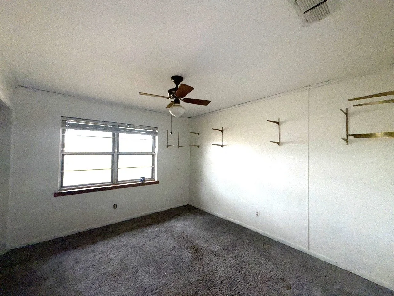 Single Family Residence For Sale in Freestone County , 150 Lazy Way, Fairfield, Texas 75840, 3 Bedroom, 2 Bathroom, Garage spaces, 1,936 Sqft, built in 1972, mls#21123020, Real Estate Agent in Fairfield, Homes For Sale in Freestone county, Homes For Sale in Fairfield, Realtor in Fairfield Texas, Real Estate Brokerage Independent Realty Texas, Luminita Cordes Realtor