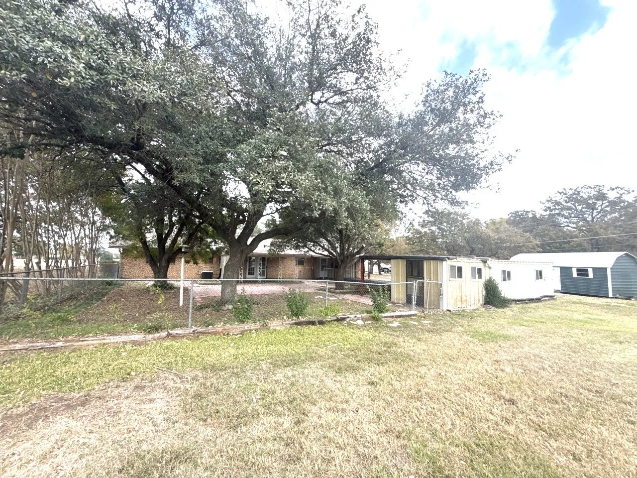 Single Family Residence For Sale in Freestone County , 150 Lazy Way, Fairfield, Texas 75840, 3 Bedroom, 2 Bathroom, Garage spaces, 1,936 Sqft, built in 1972, mls#21123020, Real Estate Agent in Fairfield, Homes For Sale in Freestone county, Homes For Sale in Fairfield, Realtor in Fairfield Texas, Real Estate Brokerage Independent Realty Texas, Luminita Cordes Realtor