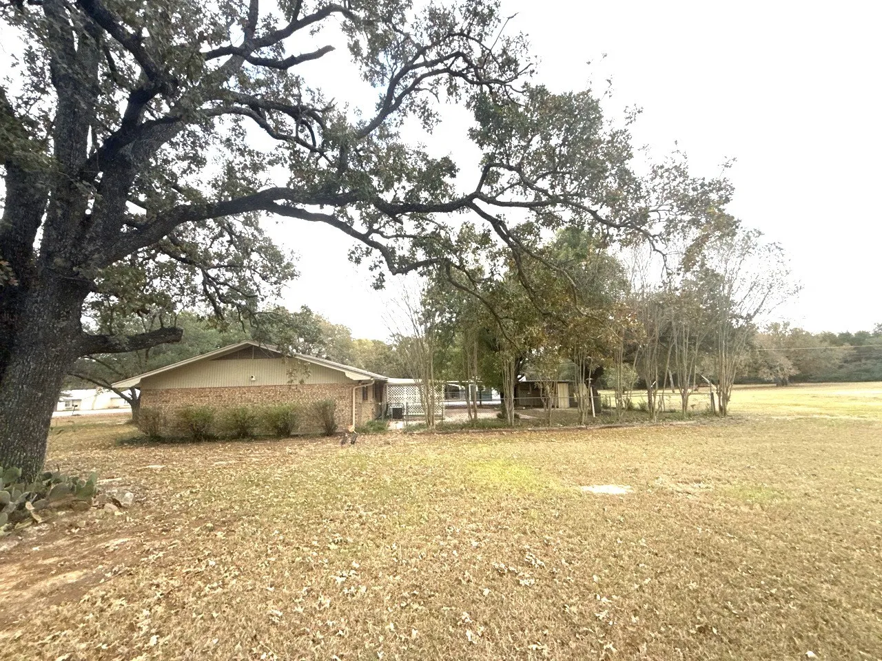 Single Family Residence For Sale in Freestone County , 150 Lazy Way, Fairfield, Texas 75840, 3 Bedroom, 2 Bathroom, Garage spaces, 1,936 Sqft, built in 1972, mls#21123020, Real Estate Agent in Fairfield, Homes For Sale in Freestone county, Homes For Sale in Fairfield, Realtor in Fairfield Texas, Real Estate Brokerage Independent Realty Texas, Luminita Cordes Realtor