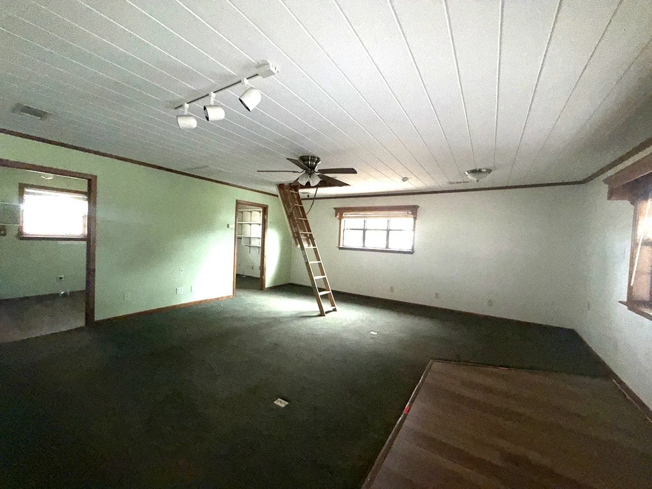 Single Family Residence For Sale in Freestone County , 150 Lazy Way, Fairfield, Texas 75840, 3 Bedroom, 2 Bathroom, Garage spaces, 1,936 Sqft, built in 1972, mls#21123020, Real Estate Agent in Fairfield, Homes For Sale in Freestone county, Homes For Sale in Fairfield, Realtor in Fairfield Texas, Real Estate Brokerage Independent Realty Texas, Luminita Cordes Realtor