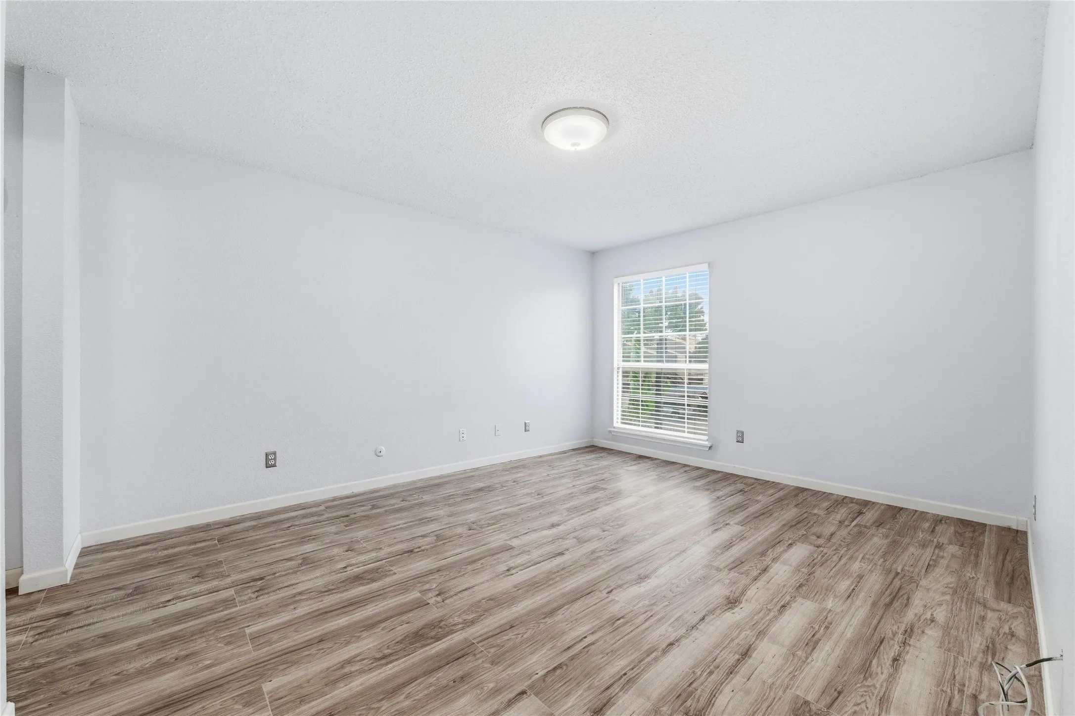 Condominium For Rent in Dallas County , 12482 Abrams Road 1327, Dallas, Texas 75243, 2 Bedroom, 2 Bathroom, Garage spaces, 959 Sqft, built in 1982, Preowned, mls#21126254, Real Estate Agent in Dallas, Homes For Rent in Dallas county, Homes For Rent in Dallas, Realtor in Dallas Texas, Real Estate Brokerage Independent Realty Texas, Luminita Cordes Realtor