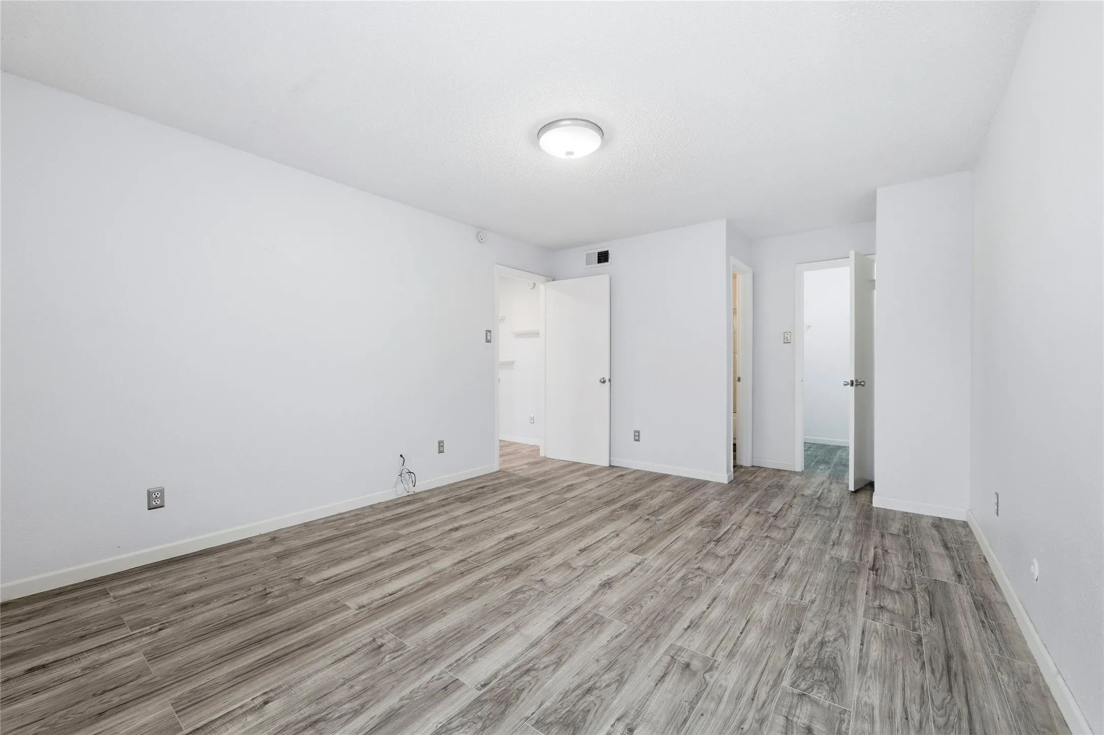 Condominium For Rent in Dallas County , 12482 Abrams Road 1327, Dallas, Texas 75243, 2 Bedroom, 2 Bathroom, Garage spaces, 959 Sqft, built in 1982, Preowned, mls#21126254, Real Estate Agent in Dallas, Homes For Rent in Dallas county, Homes For Rent in Dallas, Realtor in Dallas Texas, Real Estate Brokerage Independent Realty Texas, Luminita Cordes Realtor