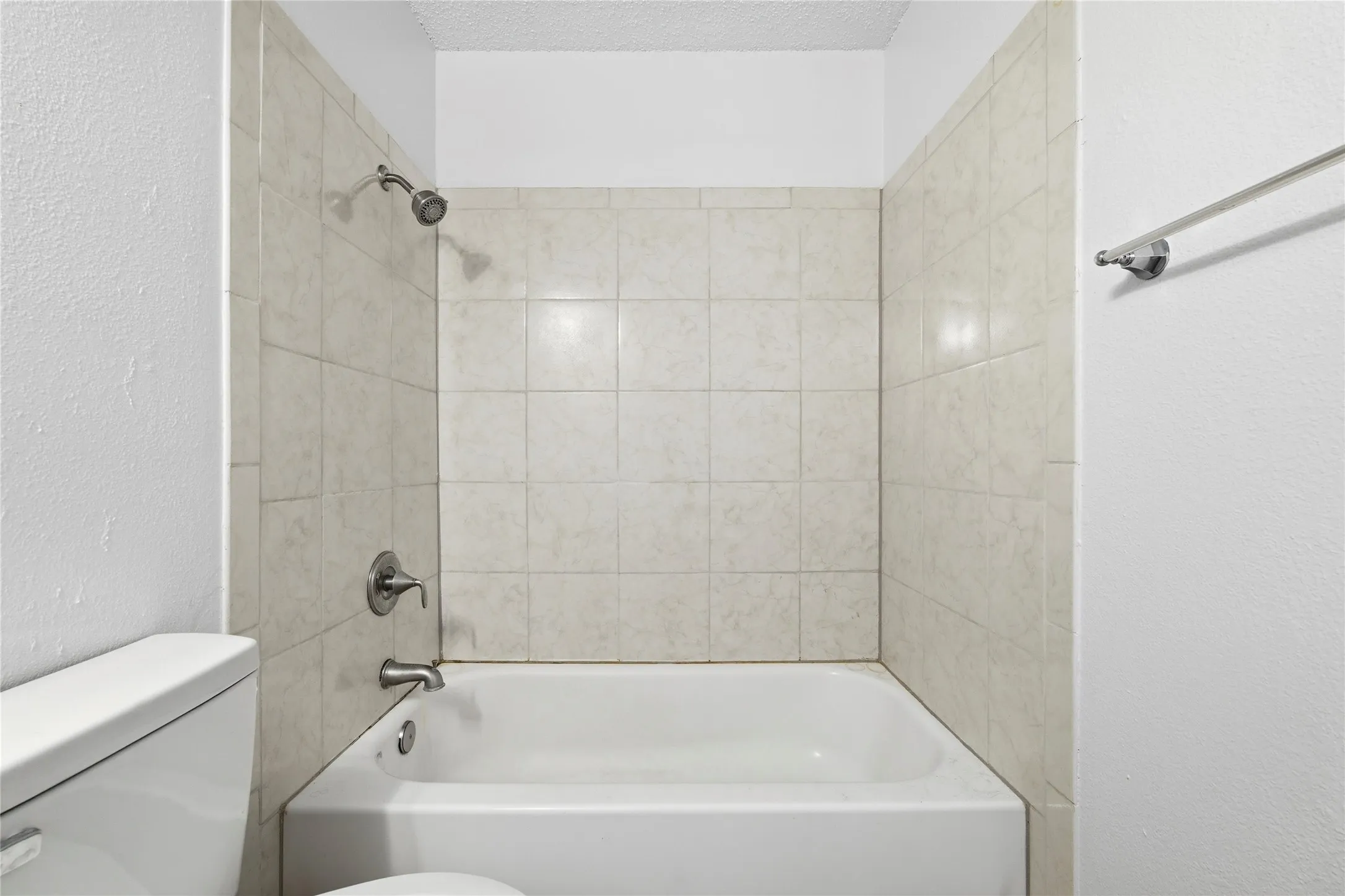 Condominium For Rent in Dallas County , 12482 Abrams Road 1327, Dallas, Texas 75243, 2 Bedroom, 2 Bathroom, Garage spaces, 959 Sqft, built in 1982, Preowned, mls#21126254, Real Estate Agent in Dallas, Homes For Rent in Dallas county, Homes For Rent in Dallas, Realtor in Dallas Texas, Real Estate Brokerage Independent Realty Texas, Luminita Cordes Realtor