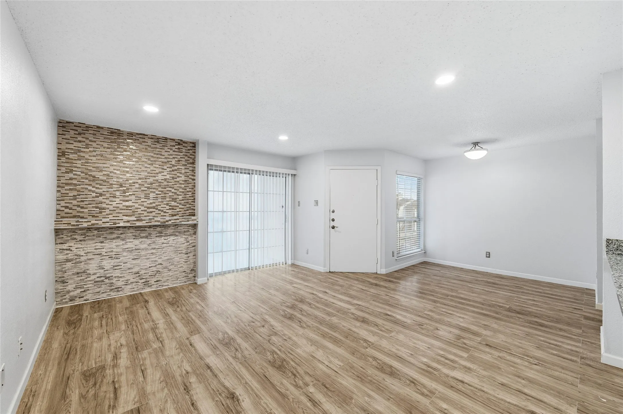 Condominium For Rent in Dallas County , 12482 Abrams Road 1327, Dallas, Texas 75243, 2 Bedroom, 2 Bathroom, Garage spaces, 959 Sqft, built in 1982, Preowned, mls#21126254, Real Estate Agent in Dallas, Homes For Rent in Dallas county, Homes For Rent in Dallas, Realtor in Dallas Texas, Real Estate Brokerage Independent Realty Texas, Luminita Cordes Realtor