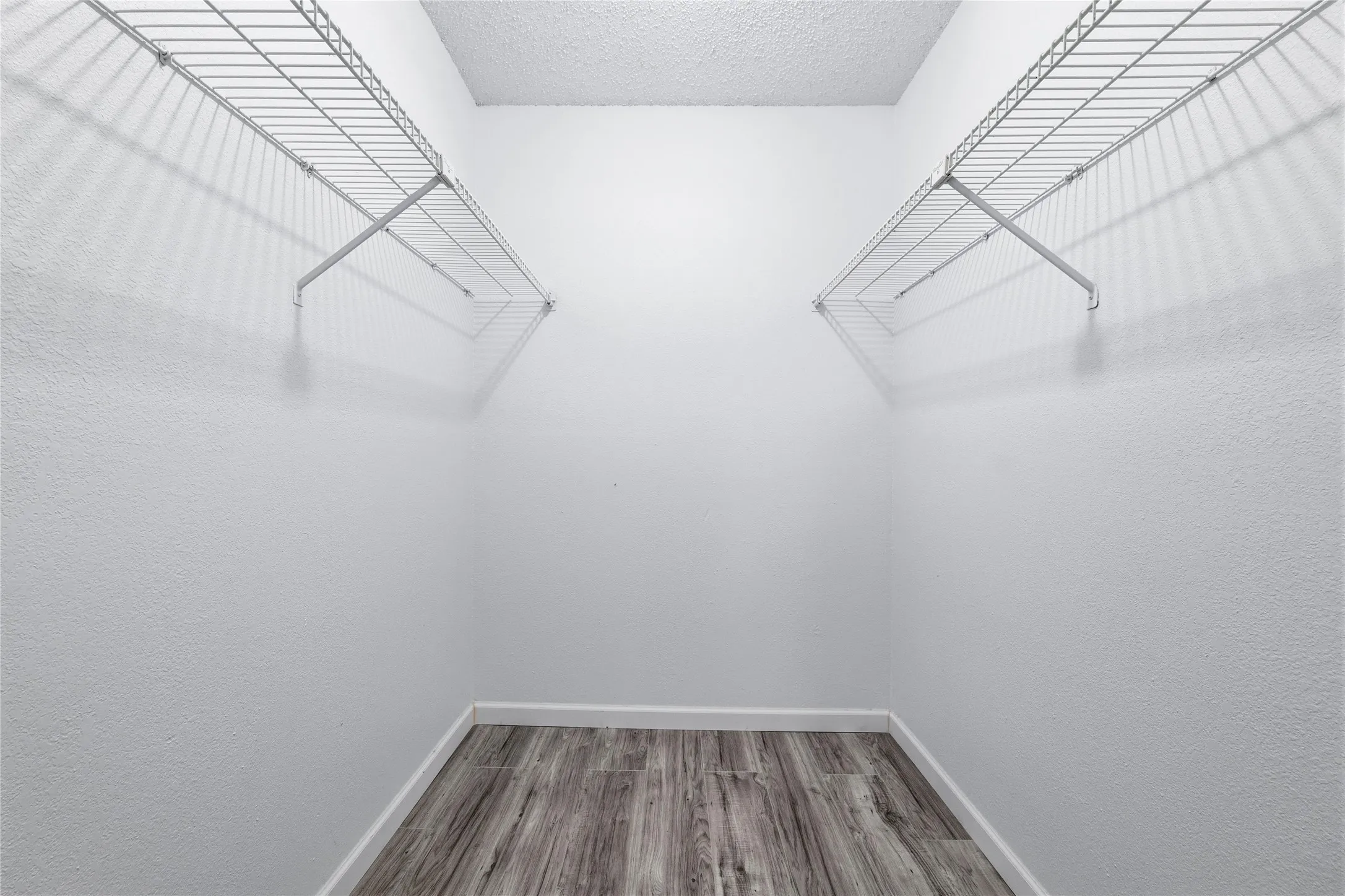 Condominium For Rent in Dallas County , 12482 Abrams Road 1327, Dallas, Texas 75243, 2 Bedroom, 2 Bathroom, Garage spaces, 959 Sqft, built in 1982, Preowned, mls#21126254, Real Estate Agent in Dallas, Homes For Rent in Dallas county, Homes For Rent in Dallas, Realtor in Dallas Texas, Real Estate Brokerage Independent Realty Texas, Luminita Cordes Realtor