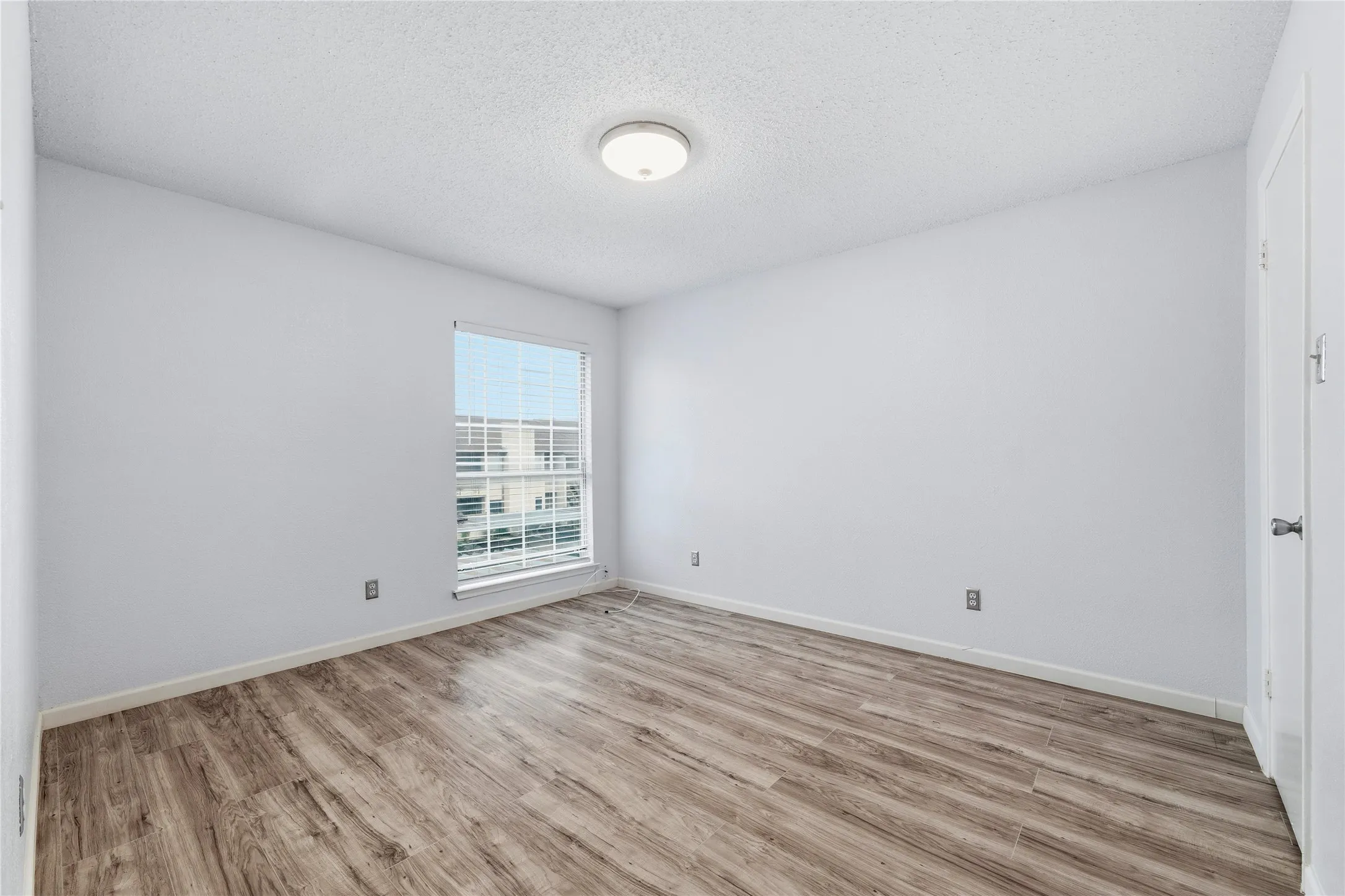 Condominium For Rent in Dallas County , 12482 Abrams Road 1327, Dallas, Texas 75243, 2 Bedroom, 2 Bathroom, Garage spaces, 959 Sqft, built in 1982, Preowned, mls#21126254, Real Estate Agent in Dallas, Homes For Rent in Dallas county, Homes For Rent in Dallas, Realtor in Dallas Texas, Real Estate Brokerage Independent Realty Texas, Luminita Cordes Realtor