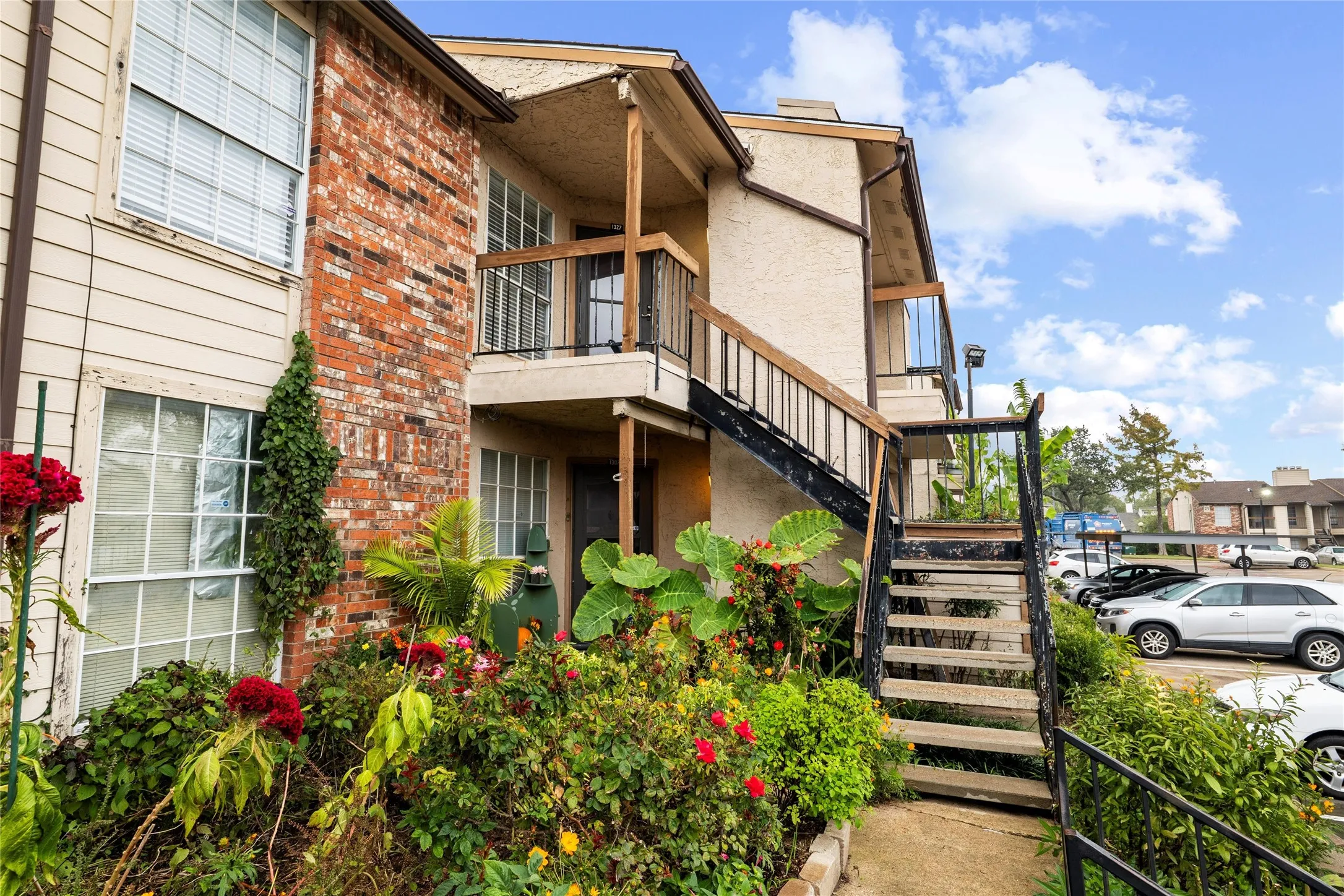 Condominium For Rent in Dallas County , 12482 Abrams Road 1327, Dallas, Texas 75243, 2 Bedroom, 2 Bathroom, Garage spaces, 959 Sqft, built in 1982, Preowned, mls#21126254, Real Estate Agent in Dallas, Homes For Rent in Dallas county, Homes For Rent in Dallas, Realtor in Dallas Texas, Real Estate Brokerage Independent Realty Texas, Luminita Cordes Realtor