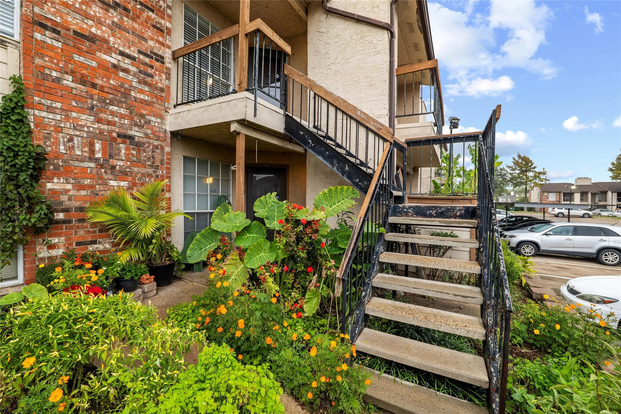 Condominium For Rent in Dallas County , 12482 Abrams Road 1327, Dallas, Texas 75243, 2 Bedroom, 2 Bathroom, Garage spaces, 959 Sqft, built in 1982, Preowned, mls#21126254, Real Estate Agent in Dallas, Homes For Rent in Dallas county, Homes For Rent in Dallas, Realtor in Dallas Texas, Real Estate Brokerage Independent Realty Texas, Luminita Cordes Realtor