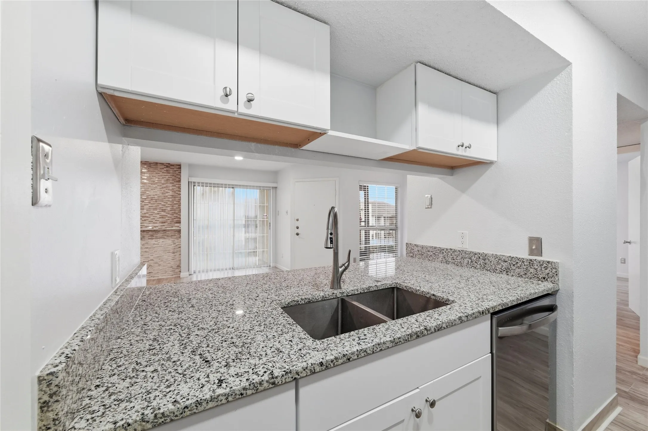 Condominium For Rent in Dallas County , 12482 Abrams Road 1327, Dallas, Texas 75243, 2 Bedroom, 2 Bathroom, Garage spaces, 959 Sqft, built in 1982, Preowned, mls#21126254, Real Estate Agent in Dallas, Homes For Rent in Dallas county, Homes For Rent in Dallas, Realtor in Dallas Texas, Real Estate Brokerage Independent Realty Texas, Luminita Cordes Realtor
