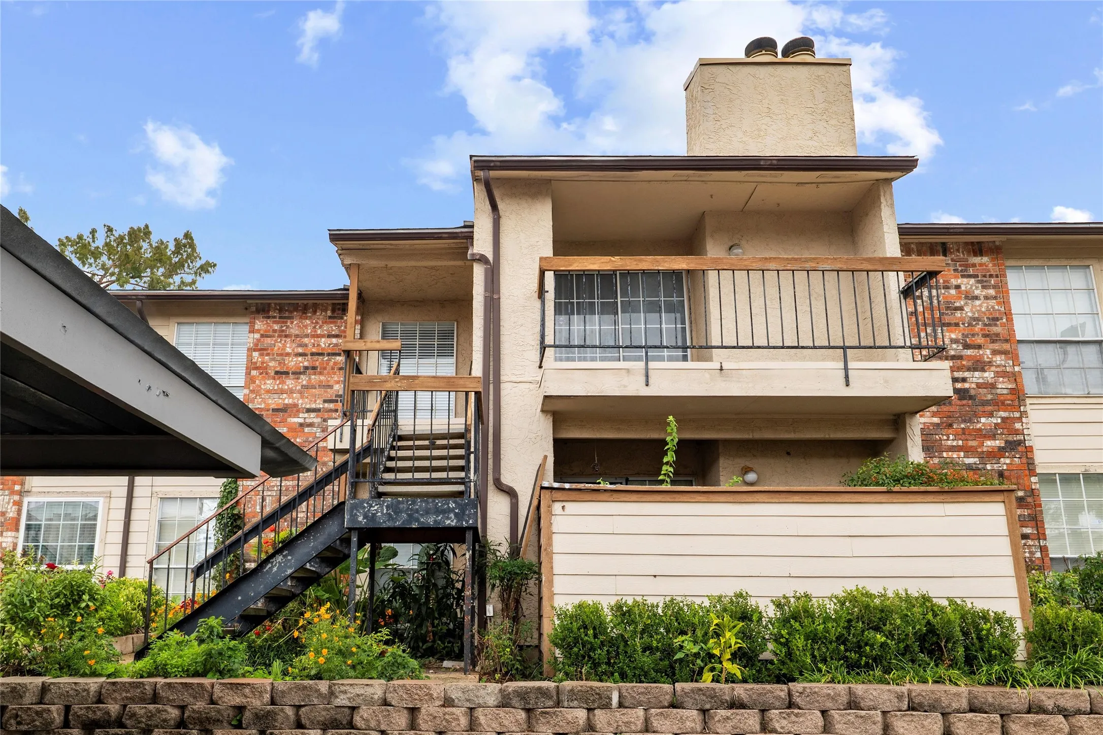 Condominium For Rent in Dallas County , 12482 Abrams Road 1327, Dallas, Texas 75243, 2 Bedroom, 2 Bathroom, Garage spaces, 959 Sqft, built in 1982, Preowned, mls#21126254, Real Estate Agent in Dallas, Homes For Rent in Dallas county, Homes For Rent in Dallas, Realtor in Dallas Texas, Real Estate Brokerage Independent Realty Texas, Luminita Cordes Realtor
