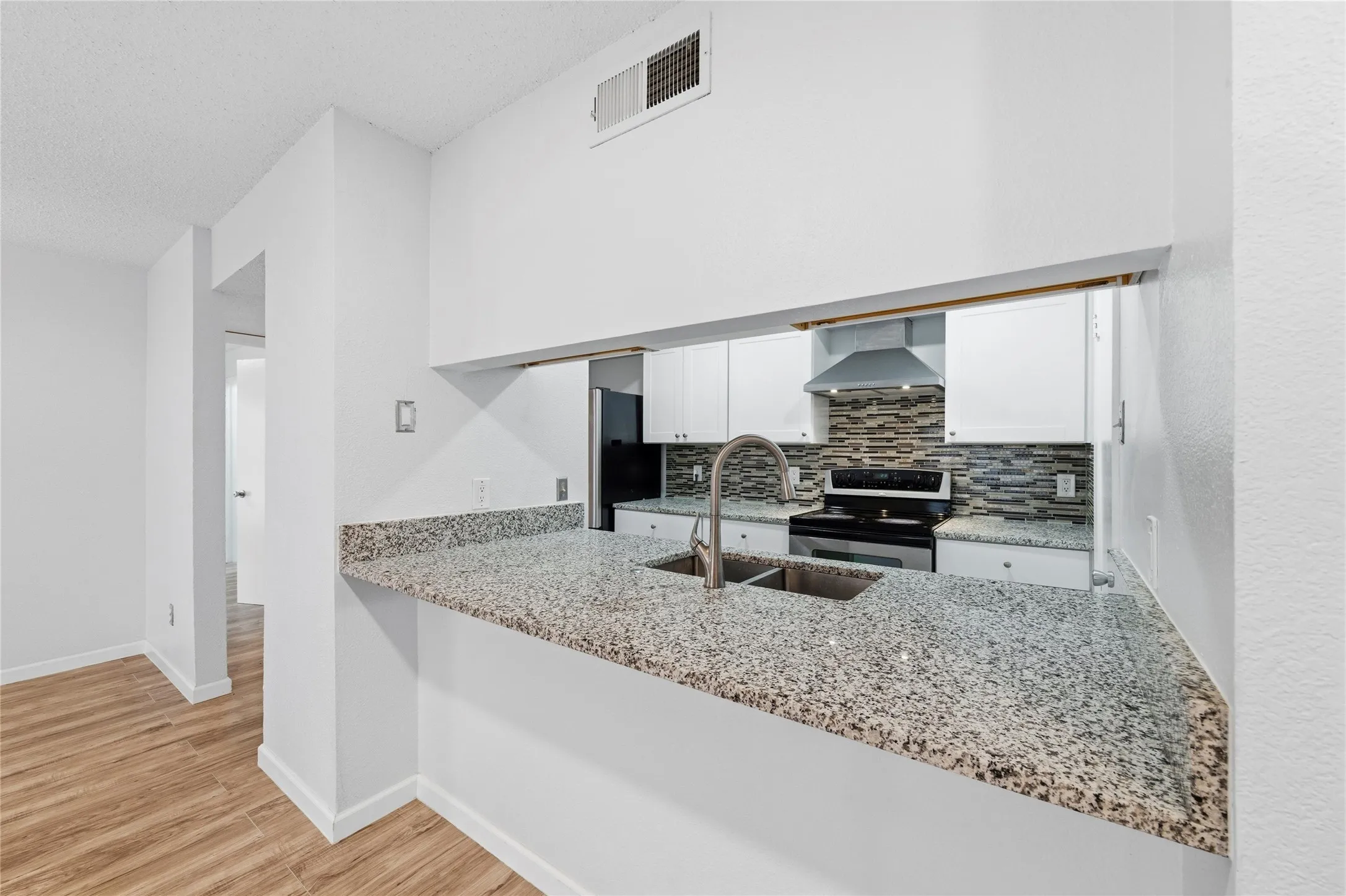 Condominium For Rent in Dallas County , 12482 Abrams Road 1327, Dallas, Texas 75243, 2 Bedroom, 2 Bathroom, Garage spaces, 959 Sqft, built in 1982, Preowned, mls#21126254, Real Estate Agent in Dallas, Homes For Rent in Dallas county, Homes For Rent in Dallas, Realtor in Dallas Texas, Real Estate Brokerage Independent Realty Texas, Luminita Cordes Realtor