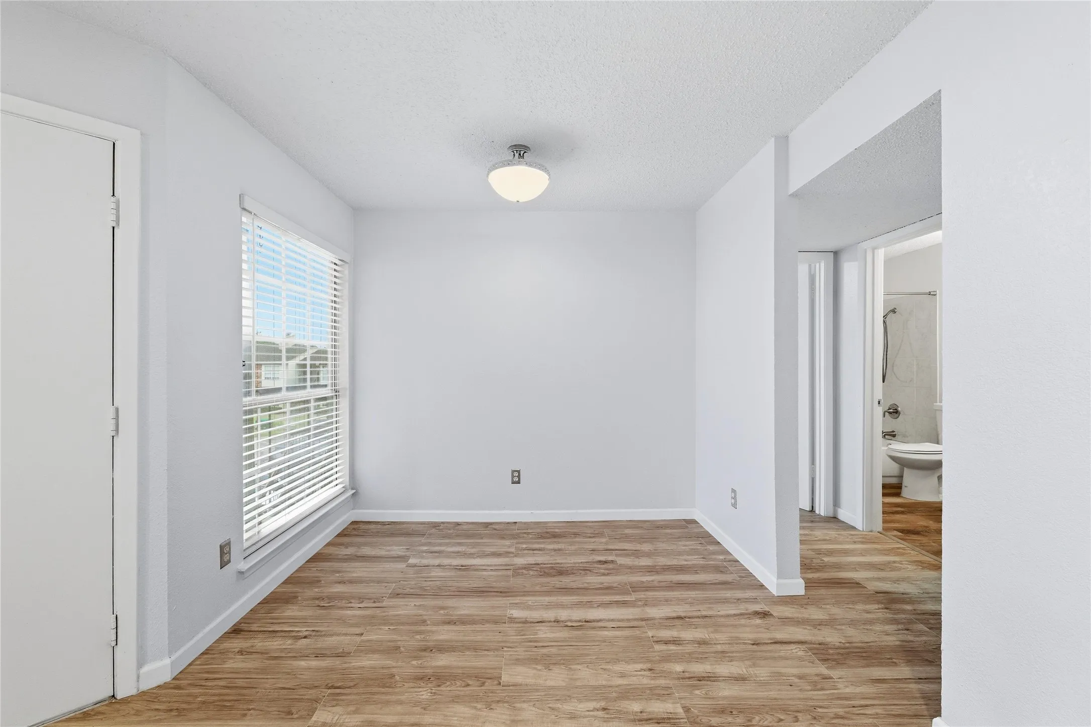 Condominium For Rent in Dallas County , 12482 Abrams Road 1327, Dallas, Texas 75243, 2 Bedroom, 2 Bathroom, Garage spaces, 959 Sqft, built in 1982, Preowned, mls#21126254, Real Estate Agent in Dallas, Homes For Rent in Dallas county, Homes For Rent in Dallas, Realtor in Dallas Texas, Real Estate Brokerage Independent Realty Texas, Luminita Cordes Realtor