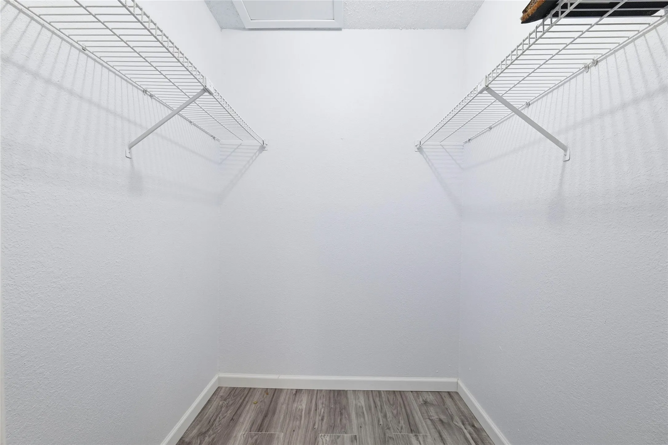 Condominium For Rent in Dallas County , 12482 Abrams Road 1327, Dallas, Texas 75243, 2 Bedroom, 2 Bathroom, Garage spaces, 959 Sqft, built in 1982, Preowned, mls#21126254, Real Estate Agent in Dallas, Homes For Rent in Dallas county, Homes For Rent in Dallas, Realtor in Dallas Texas, Real Estate Brokerage Independent Realty Texas, Luminita Cordes Realtor