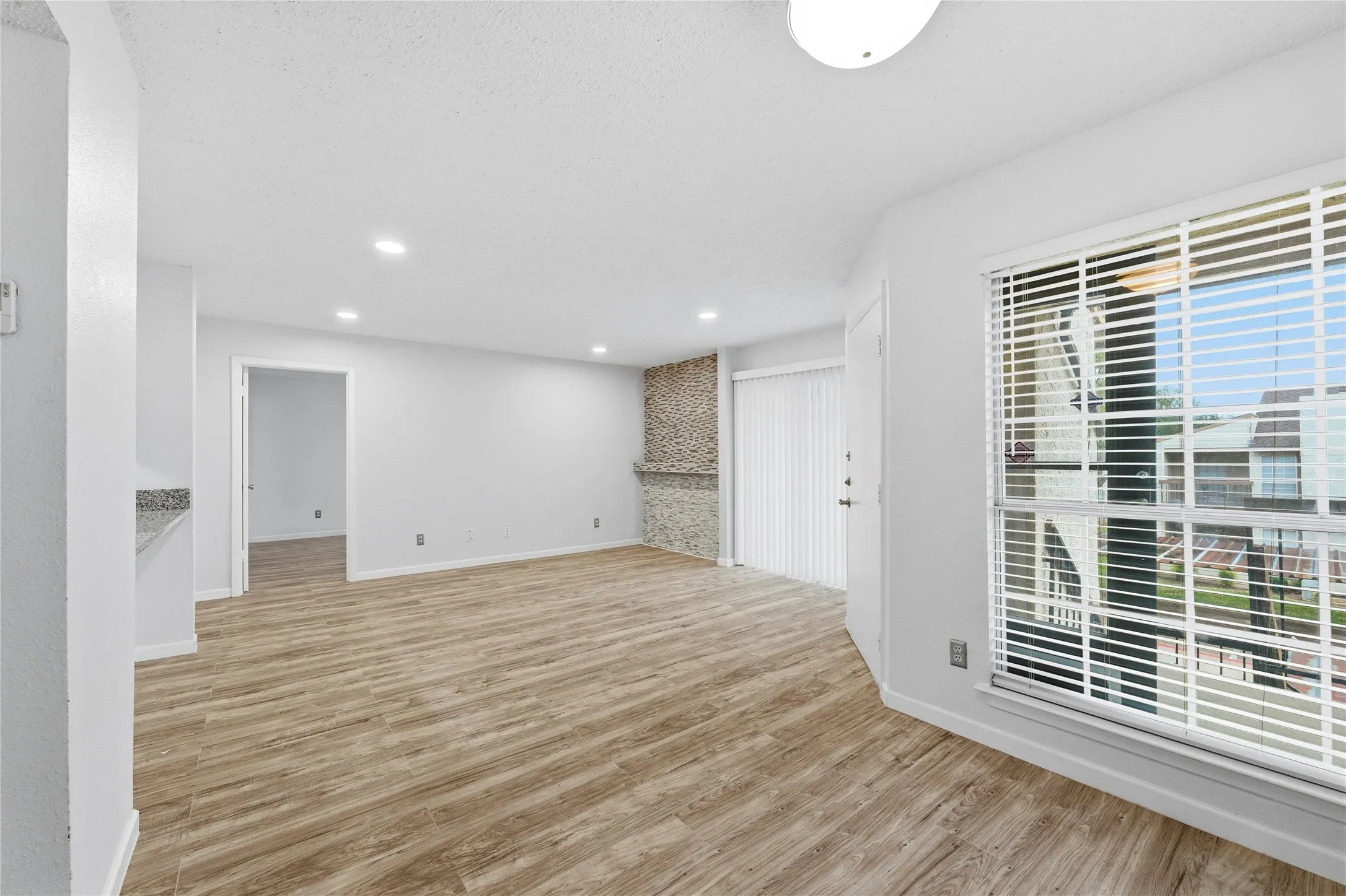 Condominium For Rent in Dallas County , 12482 Abrams Road 1327, Dallas, Texas 75243, 2 Bedroom, 2 Bathroom, Garage spaces, 959 Sqft, built in 1982, Preowned, mls#21126254, Real Estate Agent in Dallas, Homes For Rent in Dallas county, Homes For Rent in Dallas, Realtor in Dallas Texas, Real Estate Brokerage Independent Realty Texas, Luminita Cordes Realtor