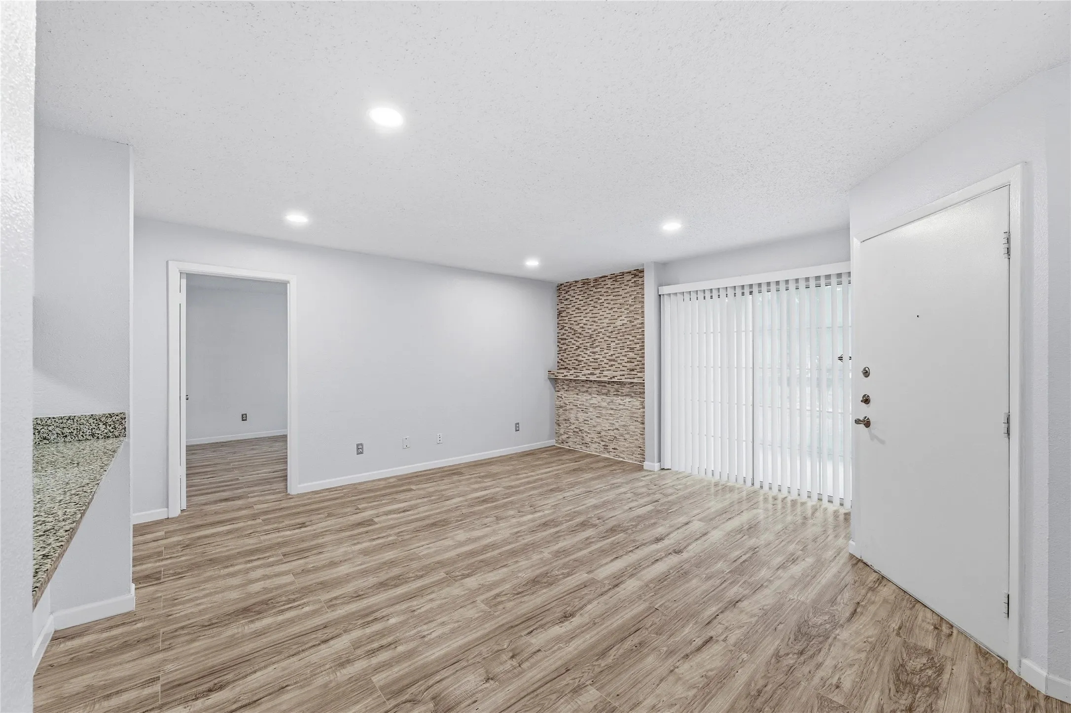 Condominium For Rent in Dallas County , 12482 Abrams Road 1327, Dallas, Texas 75243, 2 Bedroom, 2 Bathroom, Garage spaces, 959 Sqft, built in 1982, Preowned, mls#21126254, Real Estate Agent in Dallas, Homes For Rent in Dallas county, Homes For Rent in Dallas, Realtor in Dallas Texas, Real Estate Brokerage Independent Realty Texas, Luminita Cordes Realtor