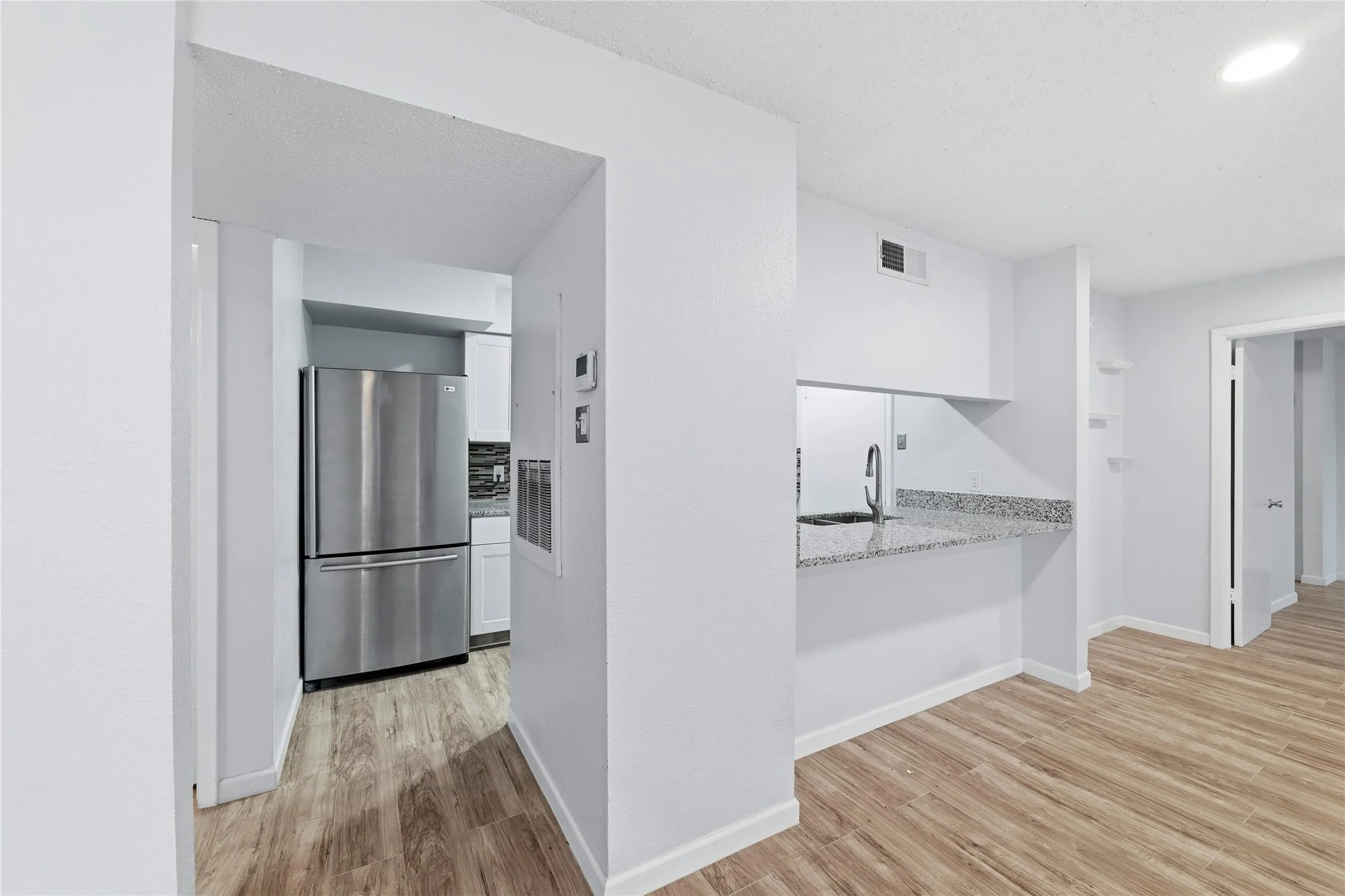 Condominium For Rent in Dallas County , 12482 Abrams Road 1327, Dallas, Texas 75243, 2 Bedroom, 2 Bathroom, Garage spaces, 959 Sqft, built in 1982, Preowned, mls#21126254, Real Estate Agent in Dallas, Homes For Rent in Dallas county, Homes For Rent in Dallas, Realtor in Dallas Texas, Real Estate Brokerage Independent Realty Texas, Luminita Cordes Realtor