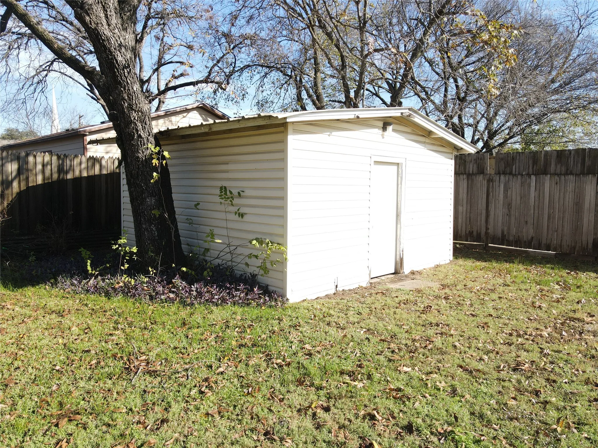 Single Family Residence For Sale in Kaufman County , 507 S Jackson Street, Kaufman, Texas 75142, 3 Bedroom, 1 Bathroom, Garage spaces, 1,625 Sqft, built in 1955, mls#21126455, Real Estate Agent in Kaufman, Homes For Sale in Kaufman county, Homes For Sale in Kaufman, Realtor in Kaufman Texas, Real Estate Brokerage Independent Realty Texas, Luminita Cordes Realtor