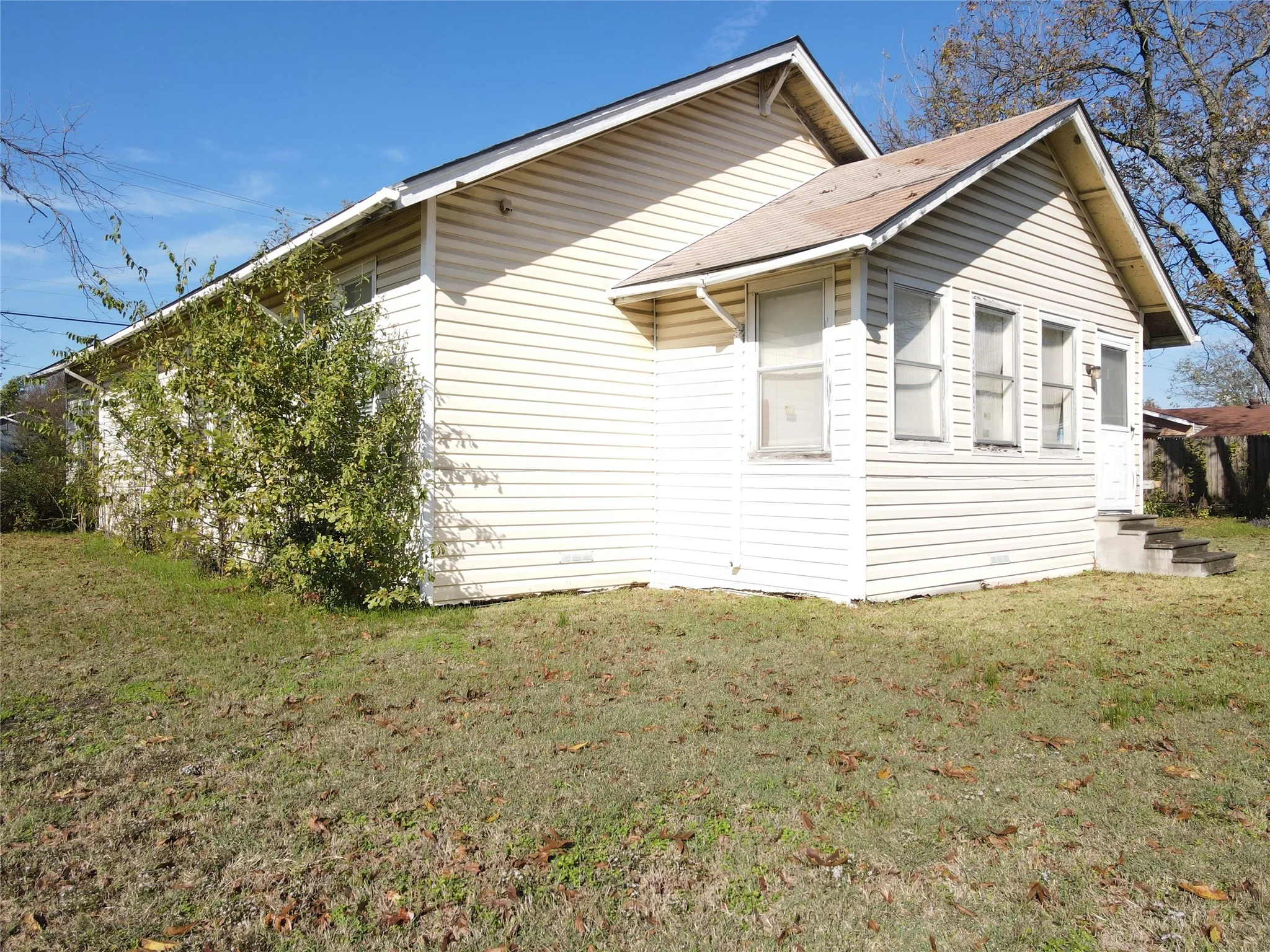 Single Family Residence For Sale in Kaufman County , 507 S Jackson Street, Kaufman, Texas 75142, 3 Bedroom, 1 Bathroom, Garage spaces, 1,625 Sqft, built in 1955, mls#21126455, Real Estate Agent in Kaufman, Homes For Sale in Kaufman county, Homes For Sale in Kaufman, Realtor in Kaufman Texas, Real Estate Brokerage Independent Realty Texas, Luminita Cordes Realtor
