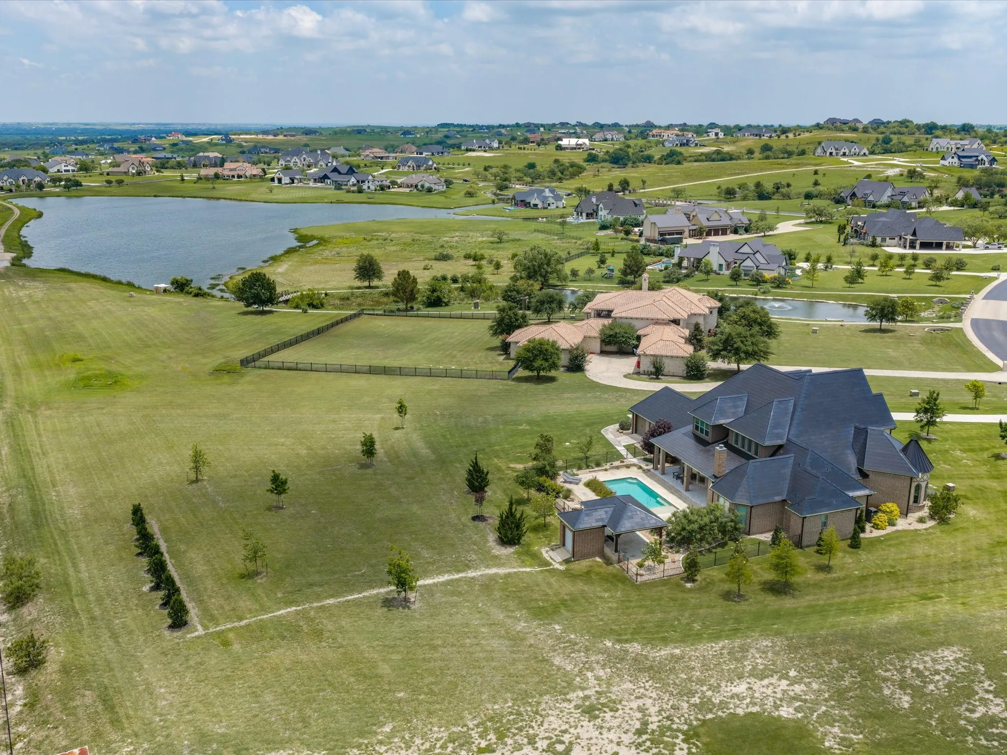 Single Family Residence For Sale in Parker County , 212 Nueces Trail, Aledo, Texas 76008, 4 Bedroom, 5 Bathroom, 4 Garage spaces, 4,290 Sqft, built in 2018, Preowned, mls#21124406, Real Estate Agent in Aledo, Homes For Sale in Parker county, Homes For Sale in Aledo, Realtor in Aledo Texas, Real Estate Brokerage Independent Realty Texas, Luminita Cordes Realtor