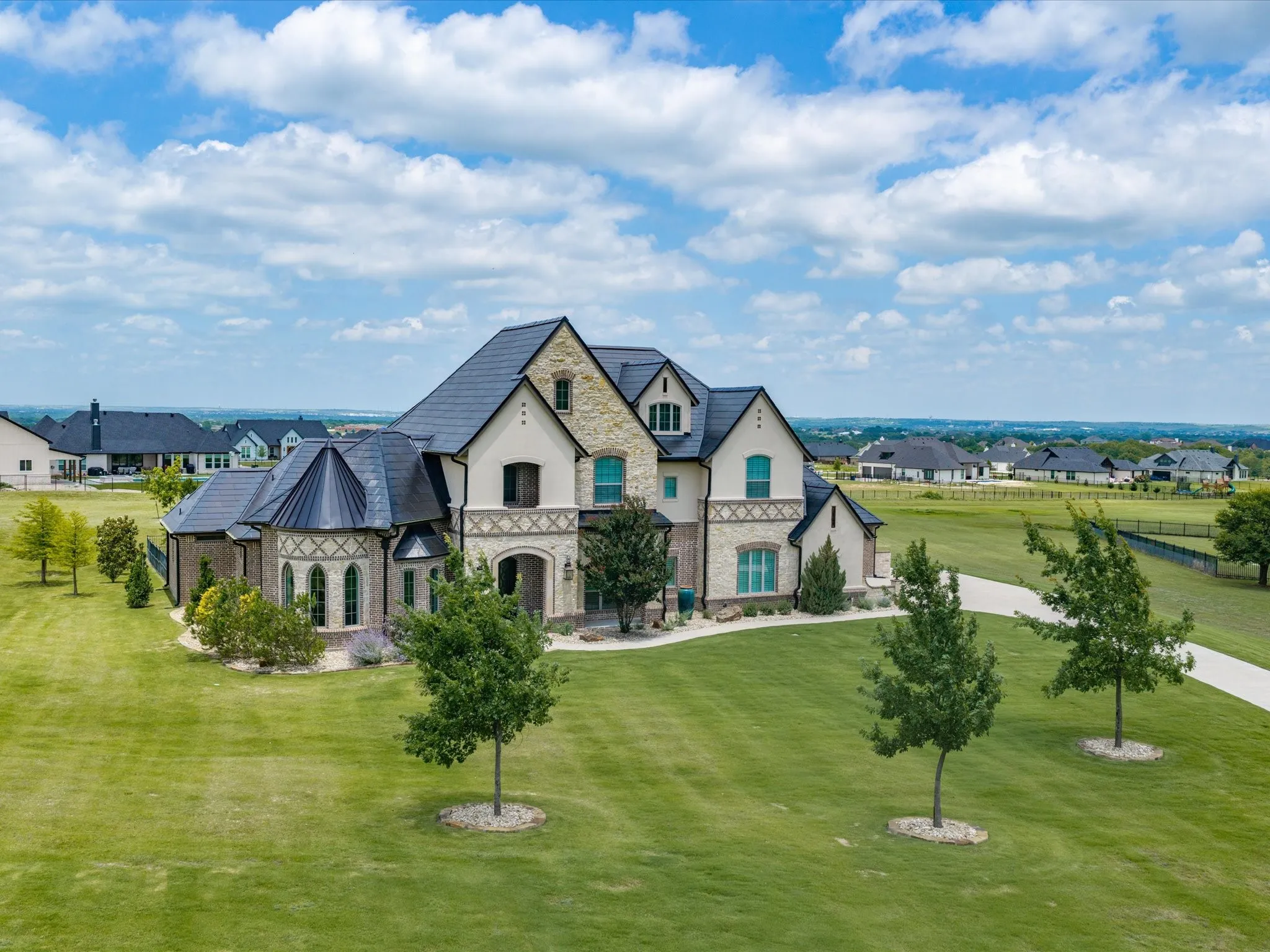 Single Family Residence For Sale in Parker County , 212 Nueces Trail, Aledo, Texas 76008, 4 Bedroom, 5 Bathroom, 4 Garage spaces, 4,290 Sqft, built in 2018, Preowned, mls#21124406, Real Estate Agent in Aledo, Homes For Sale in Parker county, Homes For Sale in Aledo, Realtor in Aledo Texas, Real Estate Brokerage Independent Realty Texas, Luminita Cordes Realtor