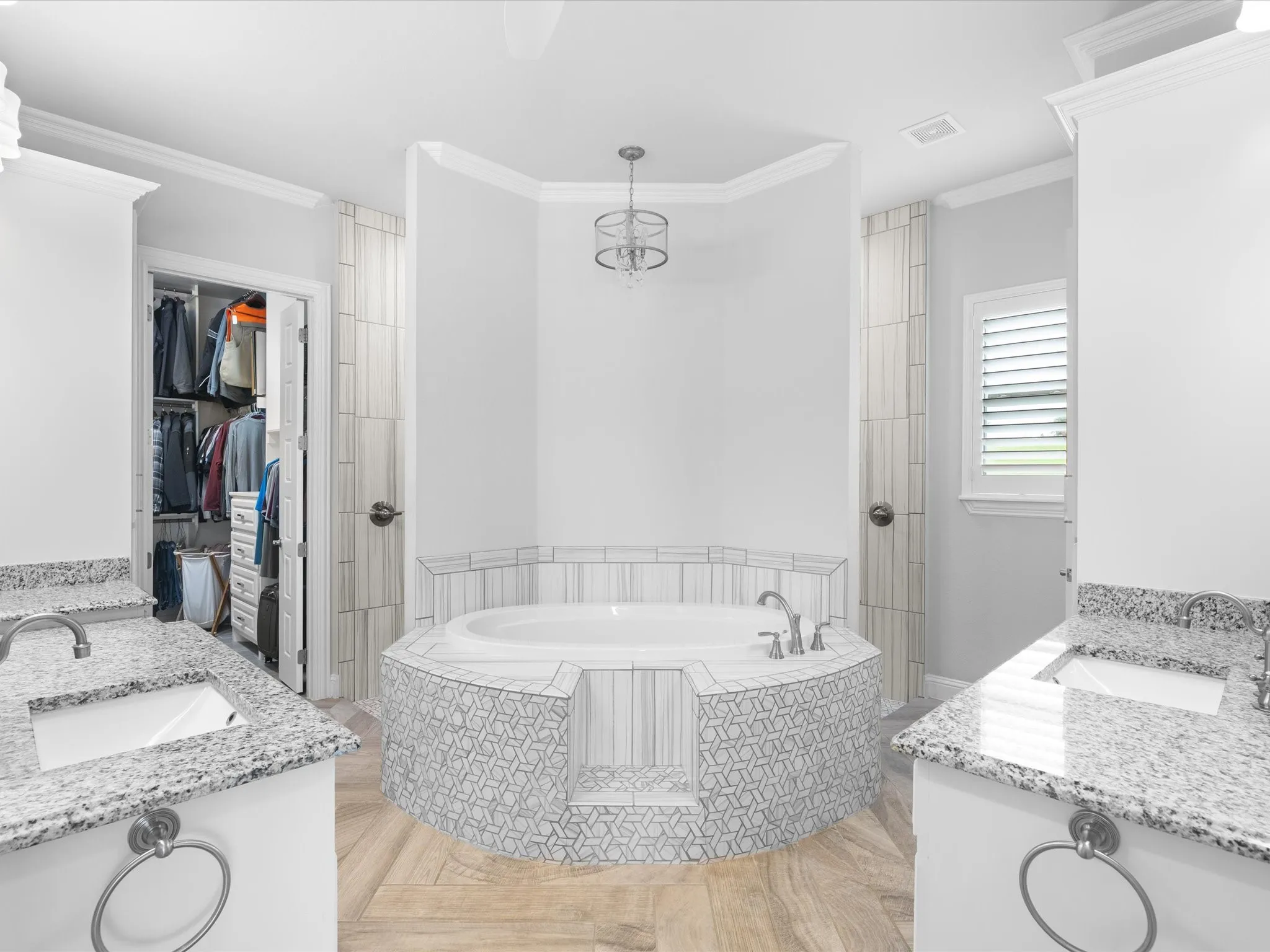 Single Family Residence For Sale in Parker County , 212 Nueces Trail, Aledo, Texas 76008, 4 Bedroom, 5 Bathroom, 4 Garage spaces, 4,290 Sqft, built in 2018, Preowned, mls#21124406, Real Estate Agent in Aledo, Homes For Sale in Parker county, Homes For Sale in Aledo, Realtor in Aledo Texas, Real Estate Brokerage Independent Realty Texas, Luminita Cordes Realtor