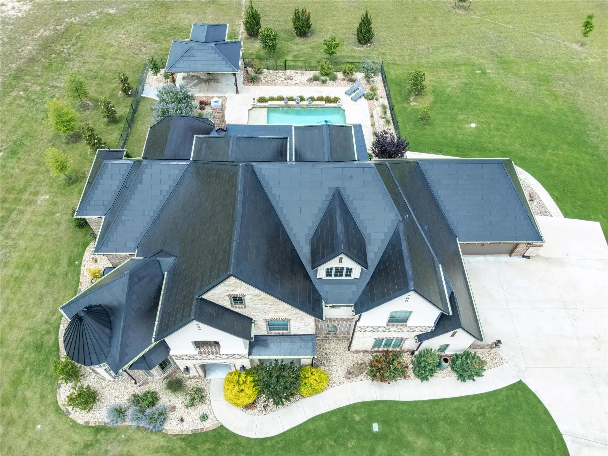 Single Family Residence For Sale in Parker County , 212 Nueces Trail, Aledo, Texas 76008, 4 Bedroom, 5 Bathroom, 4 Garage spaces, 4,290 Sqft, built in 2018, Preowned, mls#21124406, Real Estate Agent in Aledo, Homes For Sale in Parker county, Homes For Sale in Aledo, Realtor in Aledo Texas, Real Estate Brokerage Independent Realty Texas, Luminita Cordes Realtor