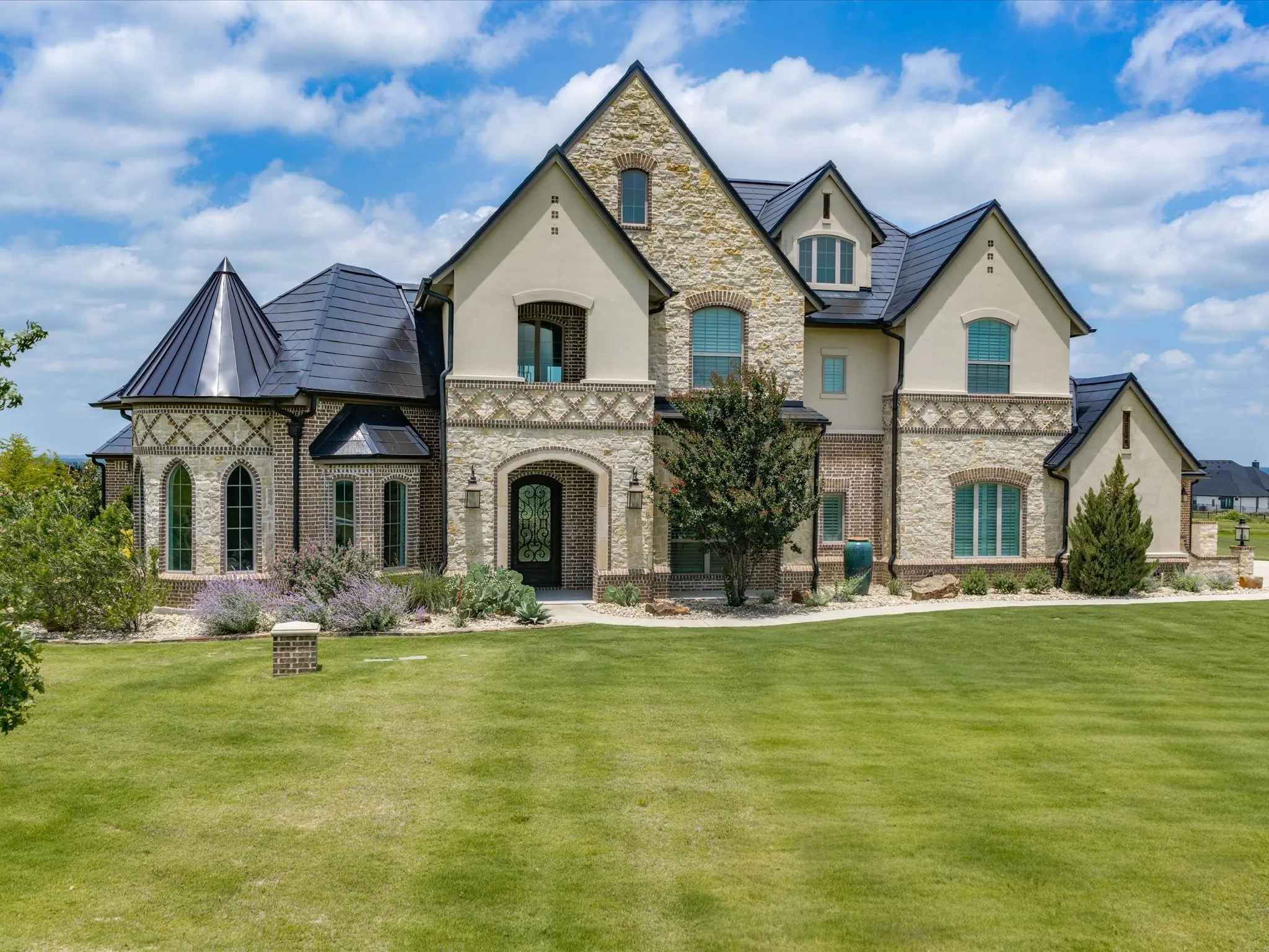 Single Family Residence For Sale in Parker County , 212 Nueces Trail, Aledo, Texas 76008, 4 Bedroom, 5 Bathroom, 4 Garage spaces, 4,290 Sqft, built in 2018, Preowned, mls#21124406, Real Estate Agent in Aledo, Homes For Sale in Parker county, Homes For Sale in Aledo, Realtor in Aledo Texas, Real Estate Brokerage Independent Realty Texas, Luminita Cordes Realtor